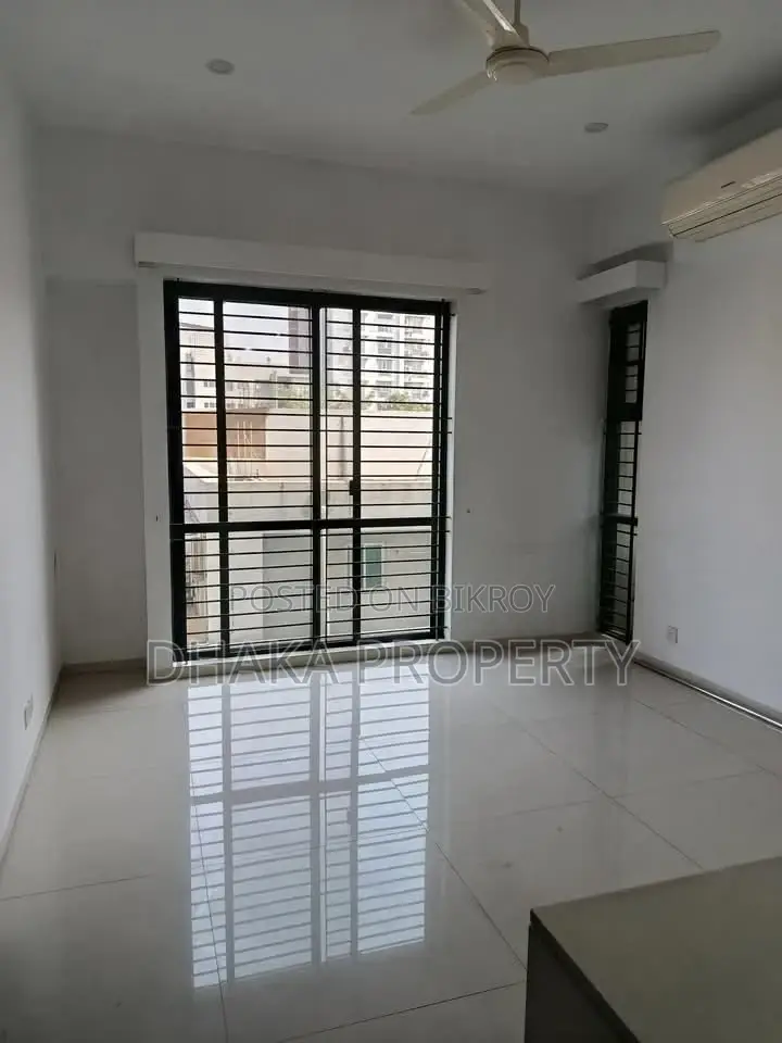 Swimming Pool & Gym Facilities Luxury Apartment Rent in Baridhara in Baridhara