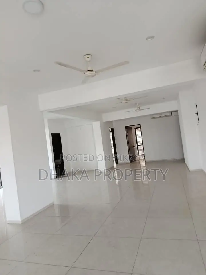 Swimming Pool & Gym Facilities Luxury Apartment Rent in Baridhara in Baridhara