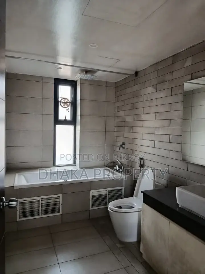 Swimming Pool & Gym Facilities Luxury Apartment Rent in Baridhara in Baridhara