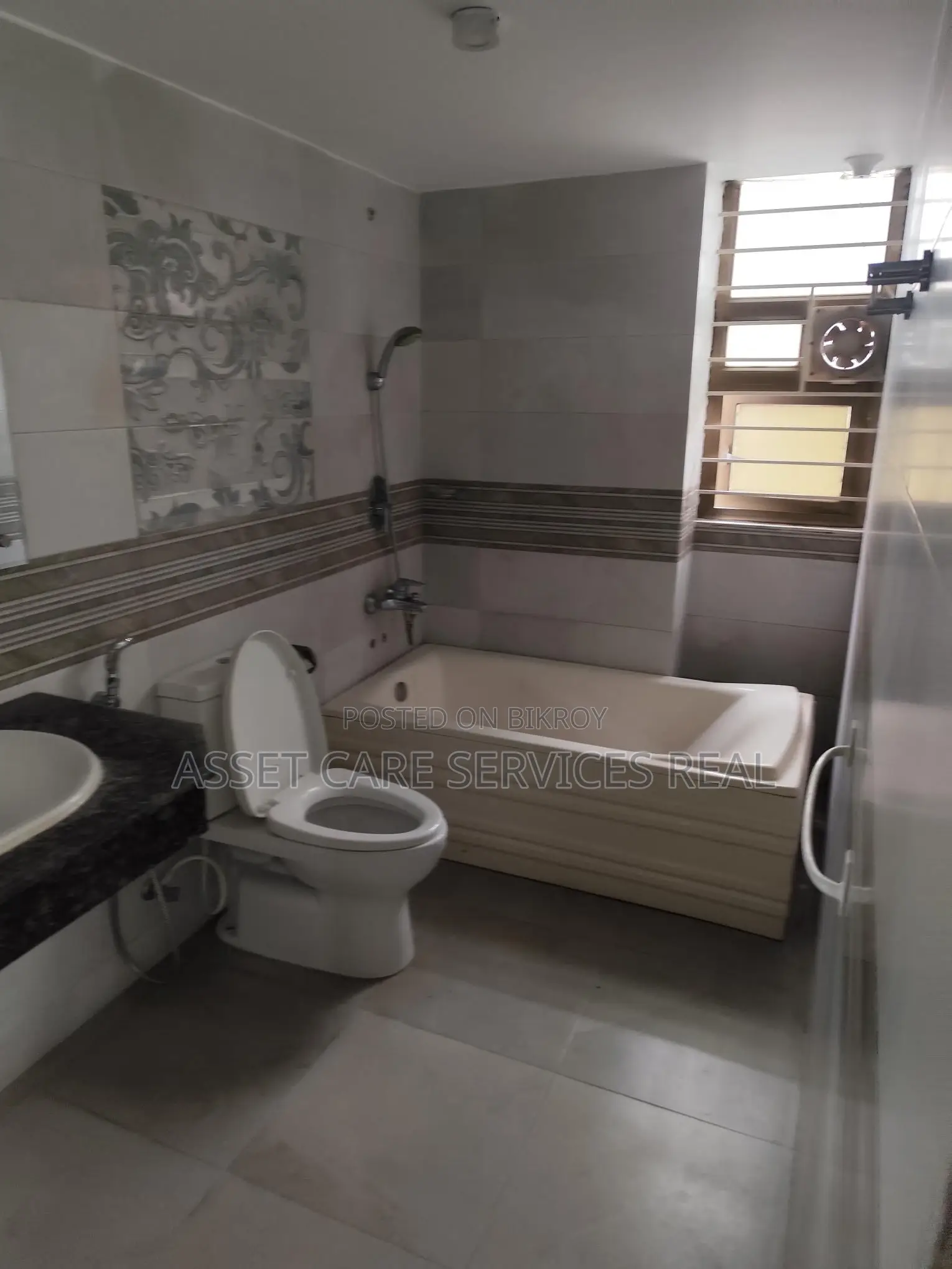 Full Furnished Luxurious Office Space Rent In North Banani in Banani