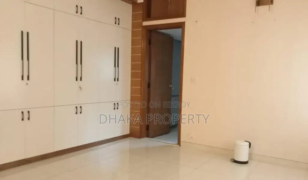 2500SqFt.Semi Furnish Apartment Rent In Gulshan Area in Gulshan