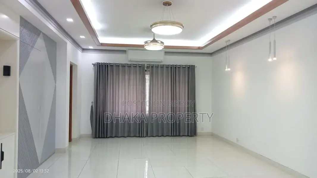 2500SqFt.Semi Furnish Apartment Rent In Gulshan Area in Gulshan