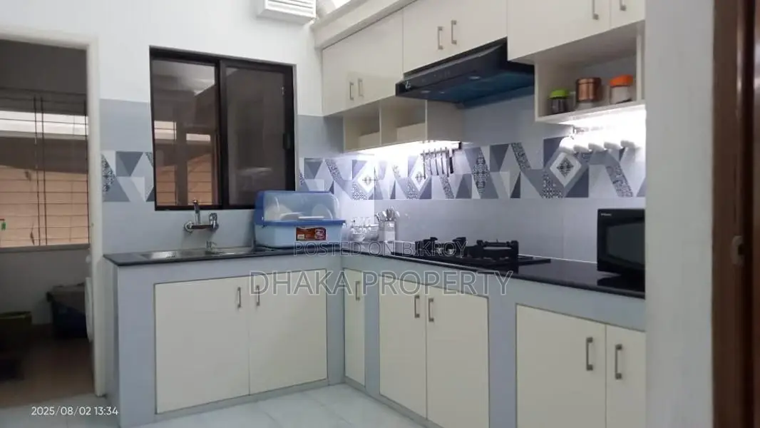 2500SqFt.Semi Furnish Apartment Rent In Gulshan Area in Gulshan