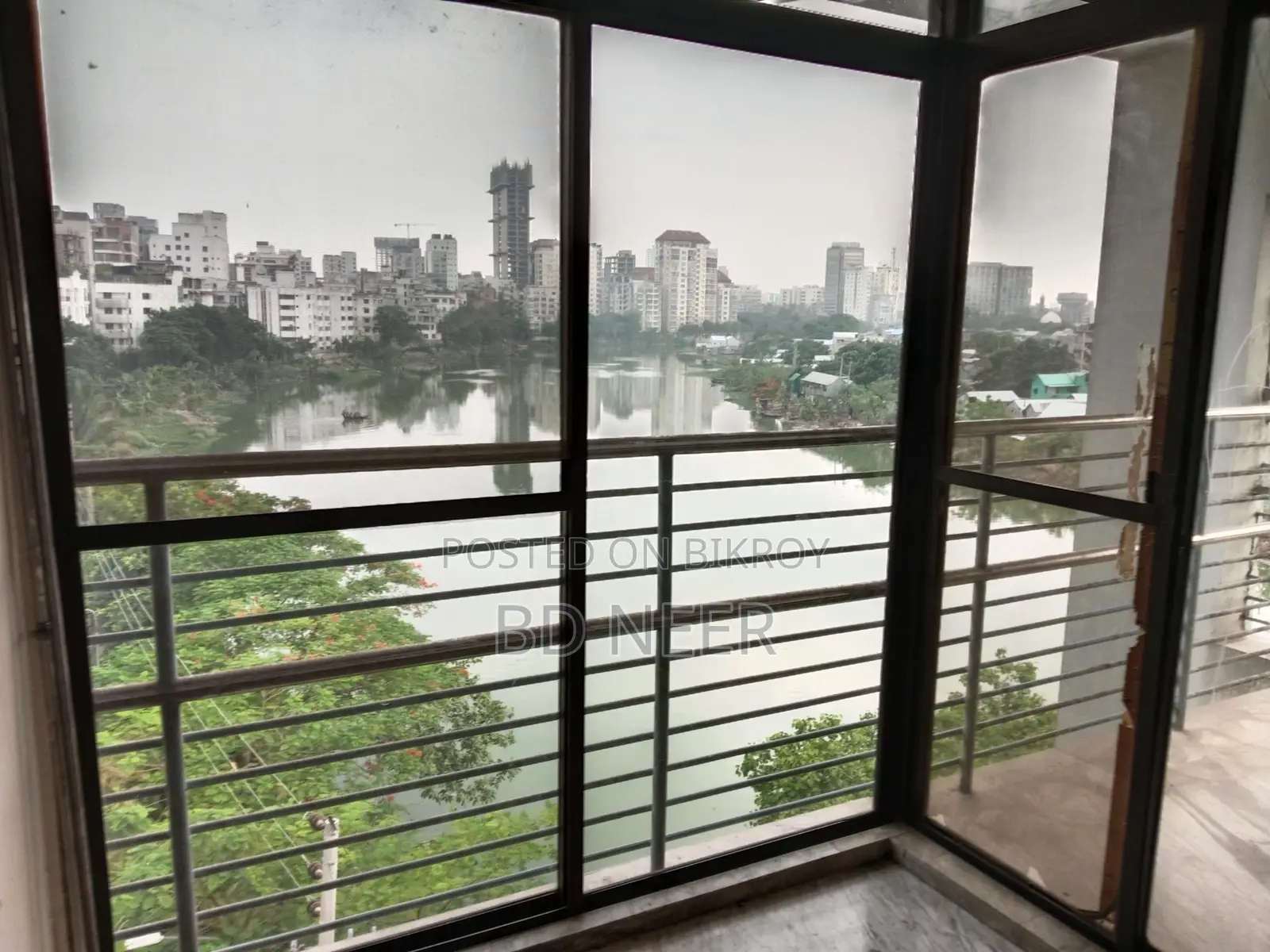 lake view semi furnish 4 bedroom apt rent in banani North in Banani