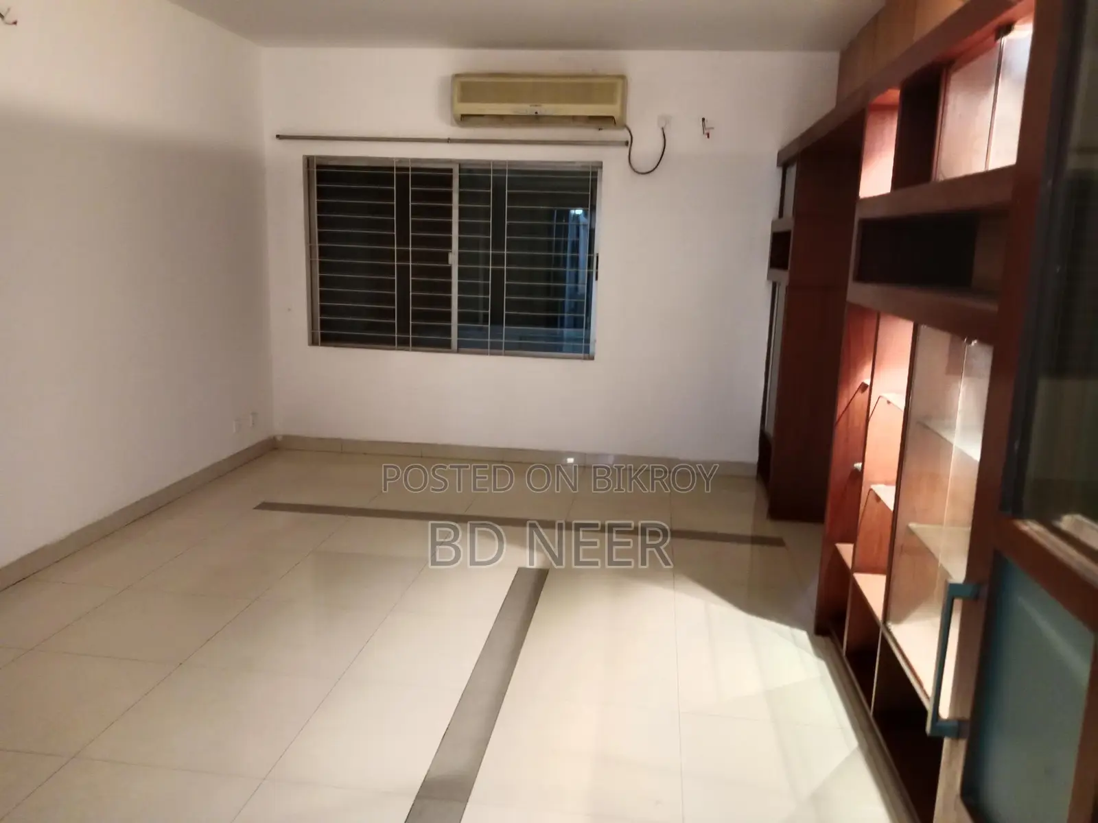 lake view semi furnish 4 bedroom apt rent in banani North in Banani