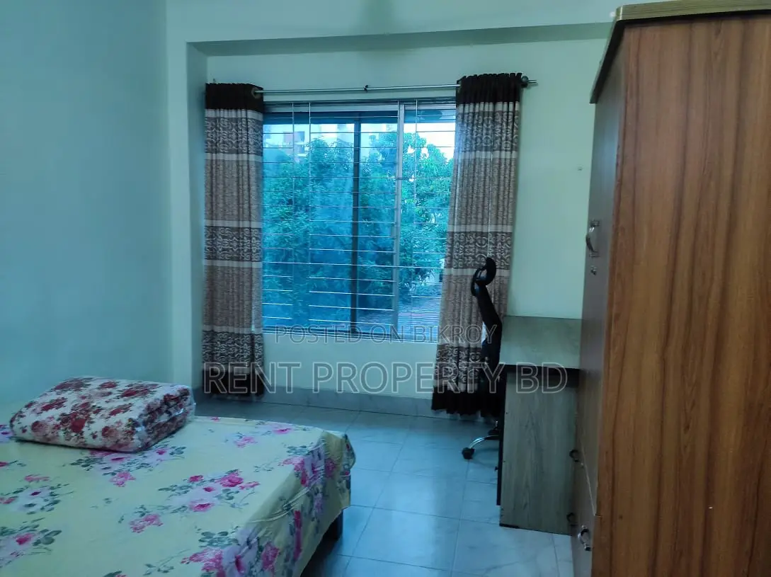 Gulshan Fully Furnished Apartment Rent 3 Bed Rooms in Gulshan