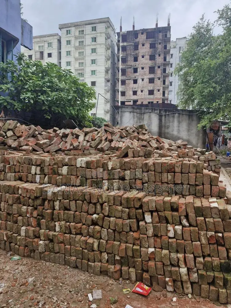 8.5 Katha Boundary-Walled Land for Sale Near Hatirjheel. in Mogbazar
