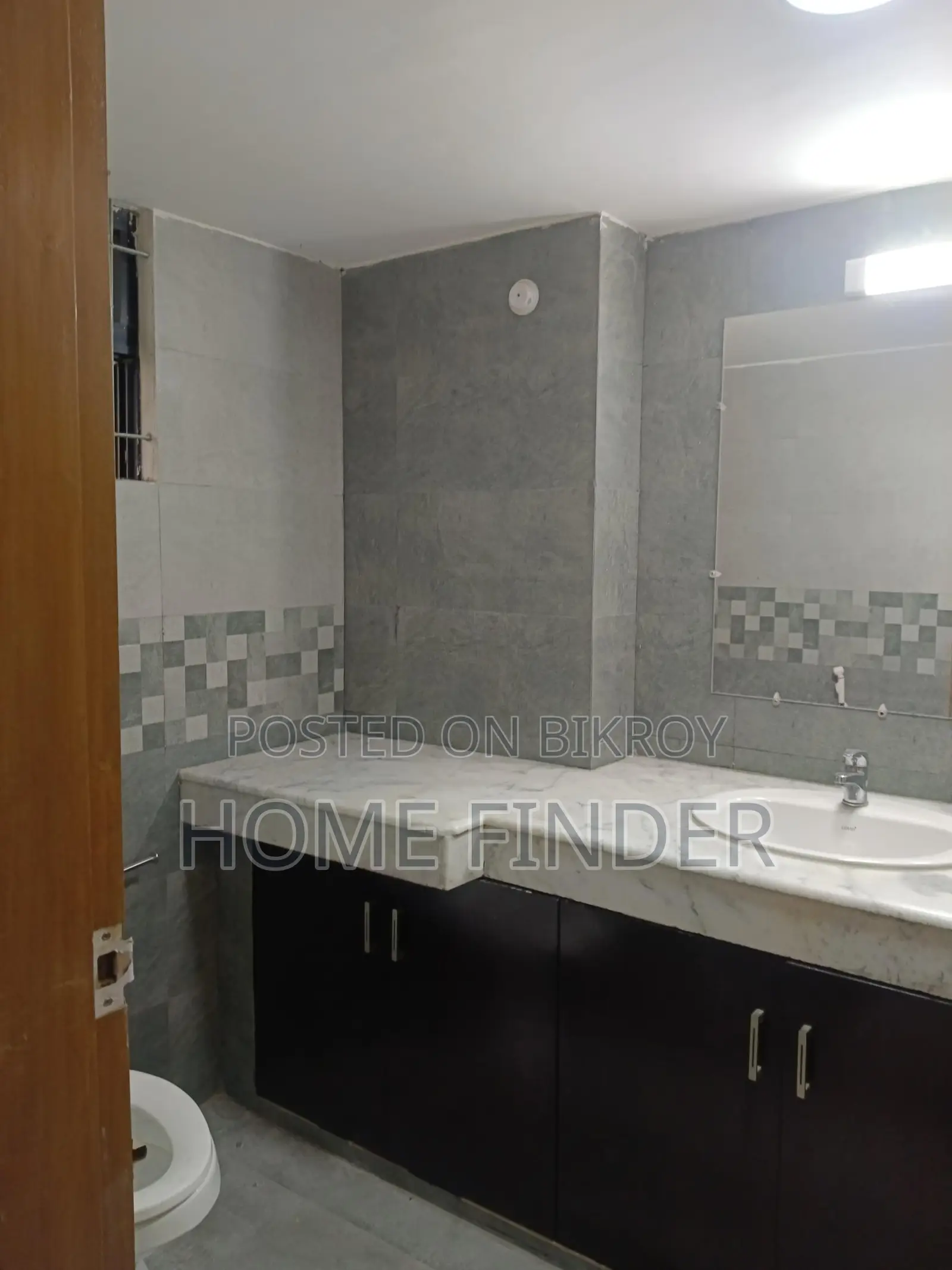 4 Bed 2700 Sqft Un-Furnished Apartment For Rent In Gulshan 1 in Gulshan