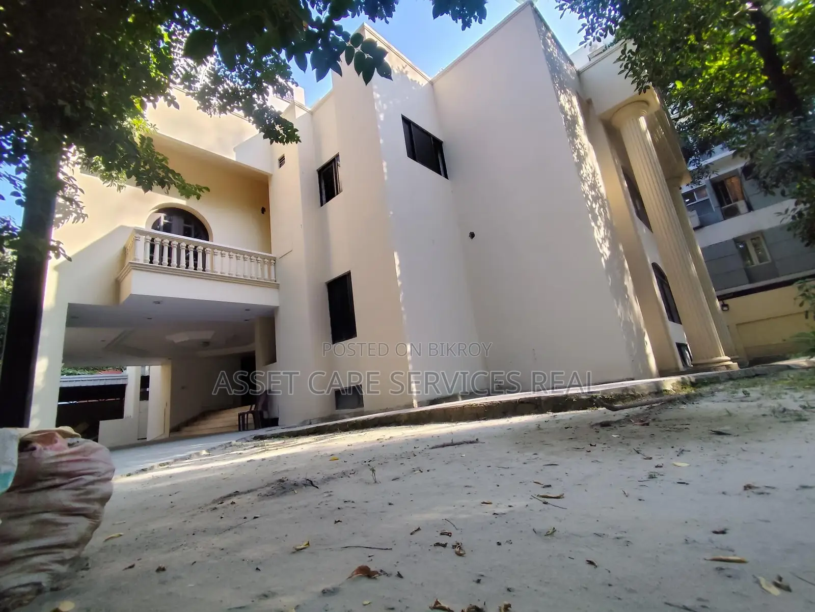 Baridhara Diplomatic Zone Swimming Including Independent House Rent in Baridhara