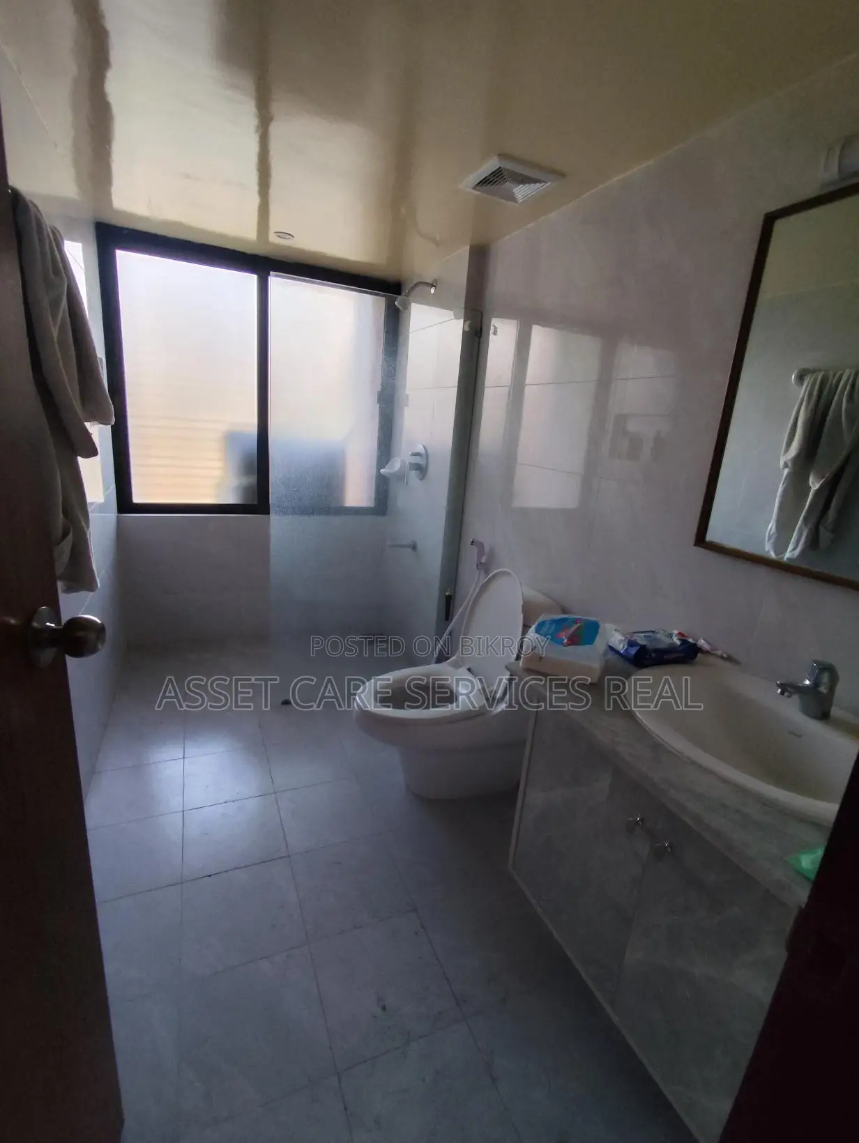 Lake View 3Bed Semi-Furnished Exclusive Apartment Rent In Banani in Banani