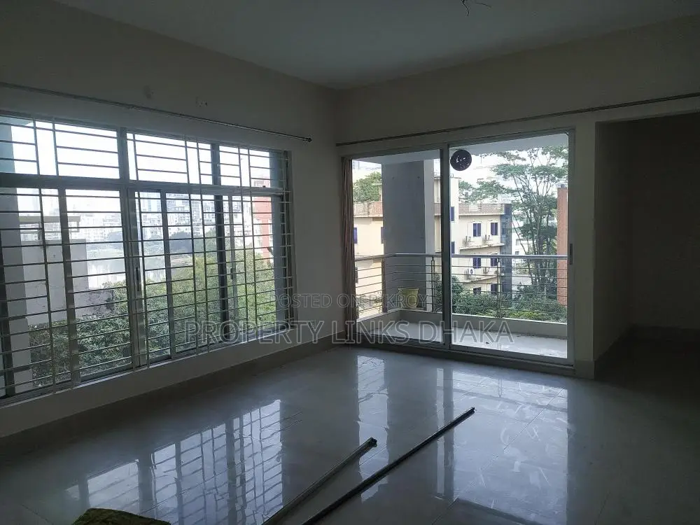 4 Bedroom, 5 Washroom, Drawing, Dining, Kitchen, One Parking in Gulshan