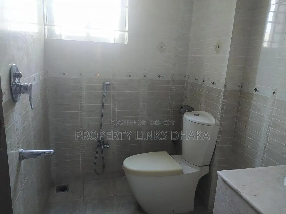 4 Bedroom, 5 Washroom, Drawing, Dining, Kitchen, One Parking in Gulshan