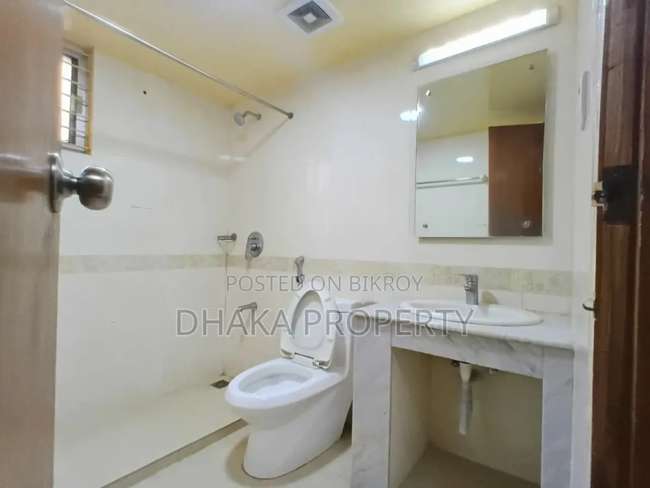 FULLY FURNISHED FLAT RENT IN GULSHAN NORTH in Gulshan