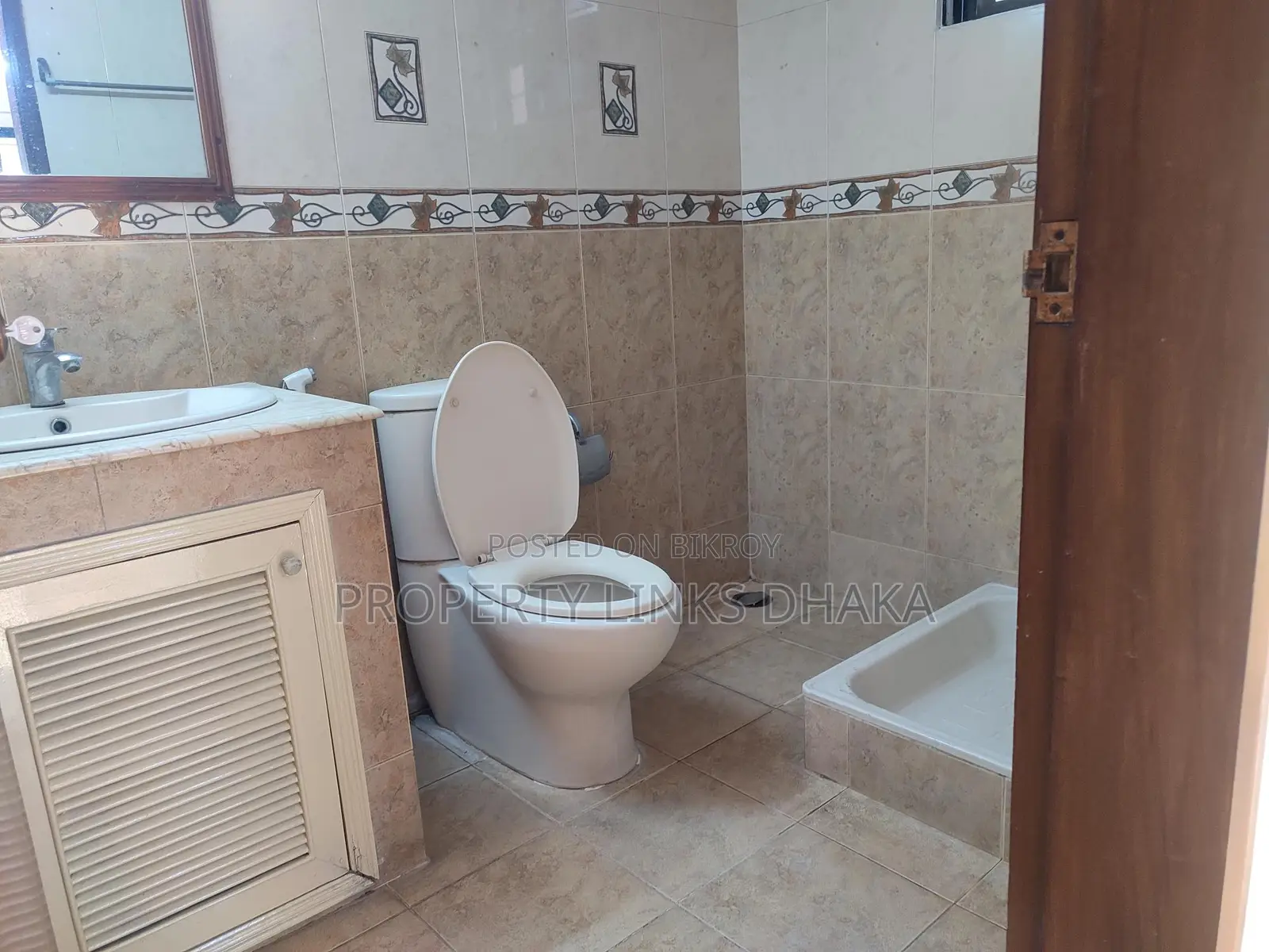 4 Bedrooms Flat For Rent In Banani Near Gulshan Lake Park in Banani
