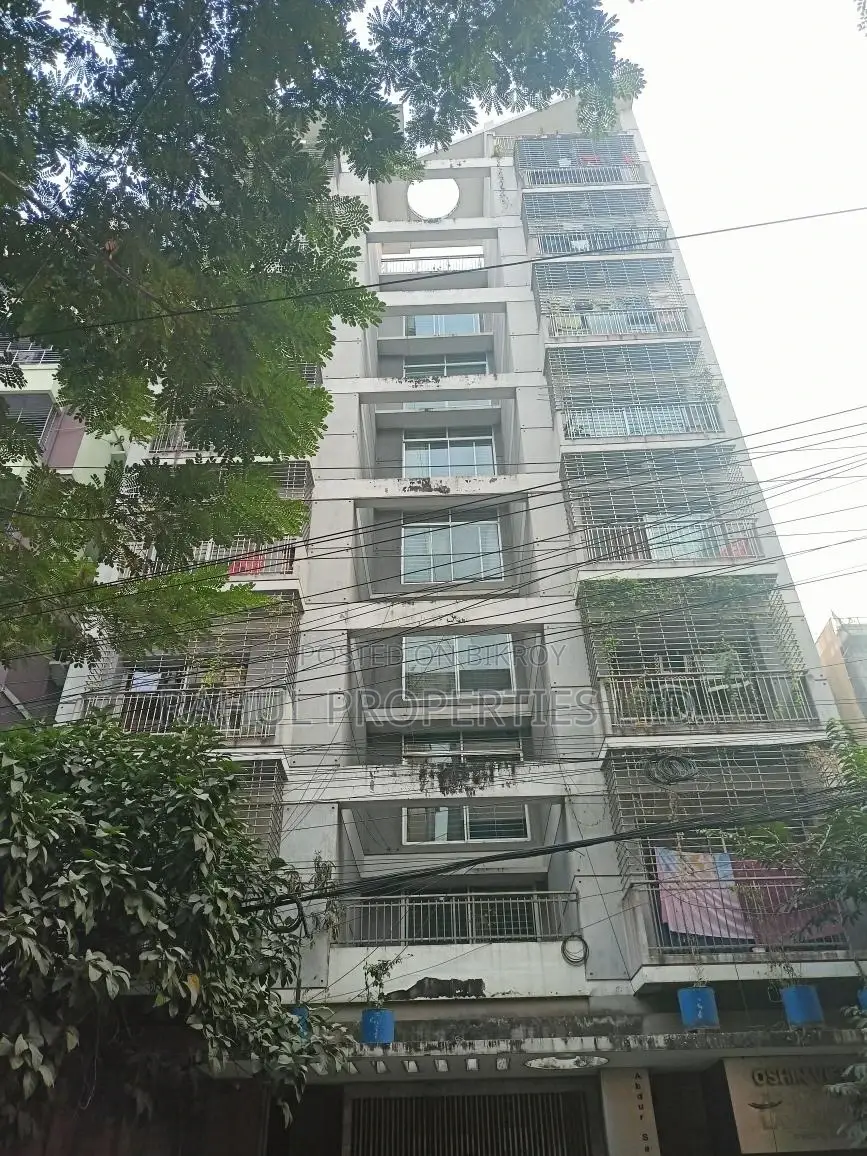 Used Flat For Sale [ D Block-1850 Sqft ] Bashundhara R/A in Basundhara