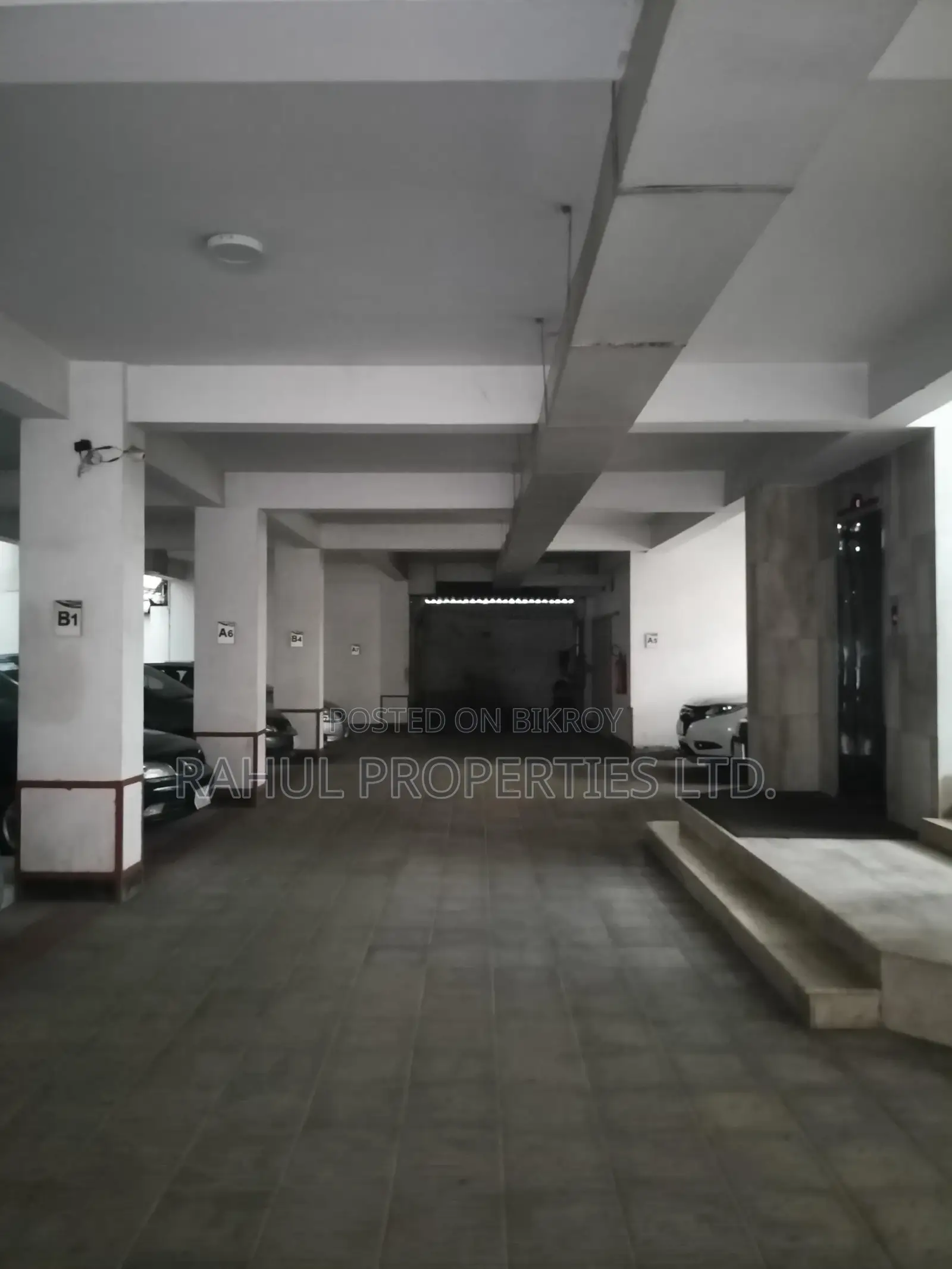 Used Flat For Sale [ D Block-1850 Sqft ] Bashundhara R/A in Basundhara
