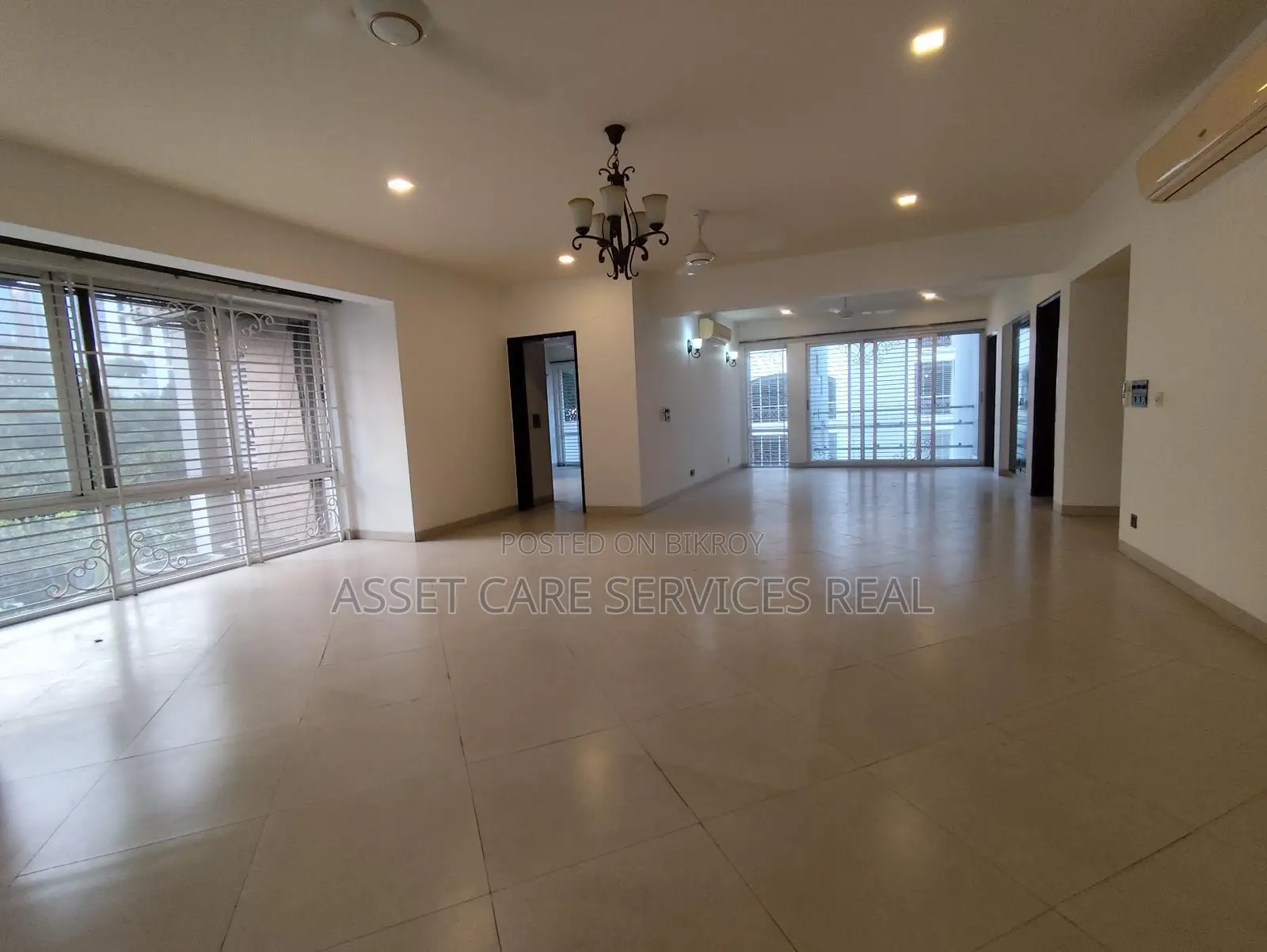 Baridhara Diplomatic Zone 4Bed Semi-Furnished Apartment Rent in Baridhara