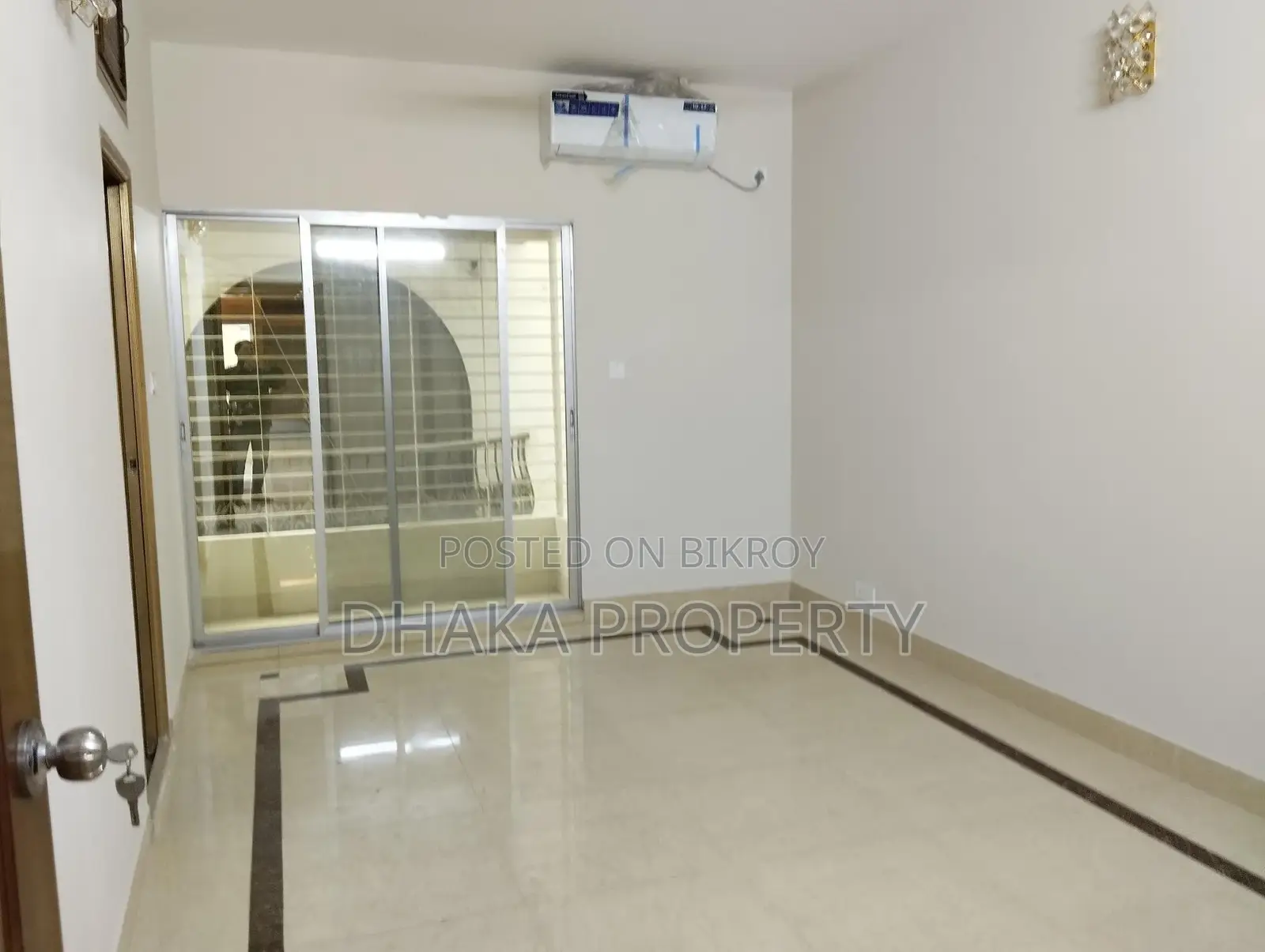 WELL DECORATED SAMI FURNISHED BED FLAT RENT IN BARIDHARA in Gulshan