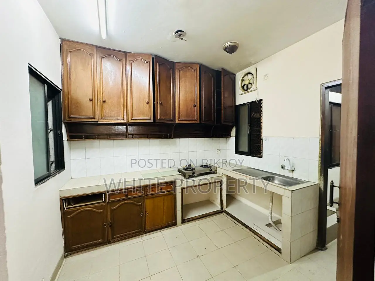 Used Apartment Sale at Dhanmoni 8A Near keyari Palaza in Dhanmondi