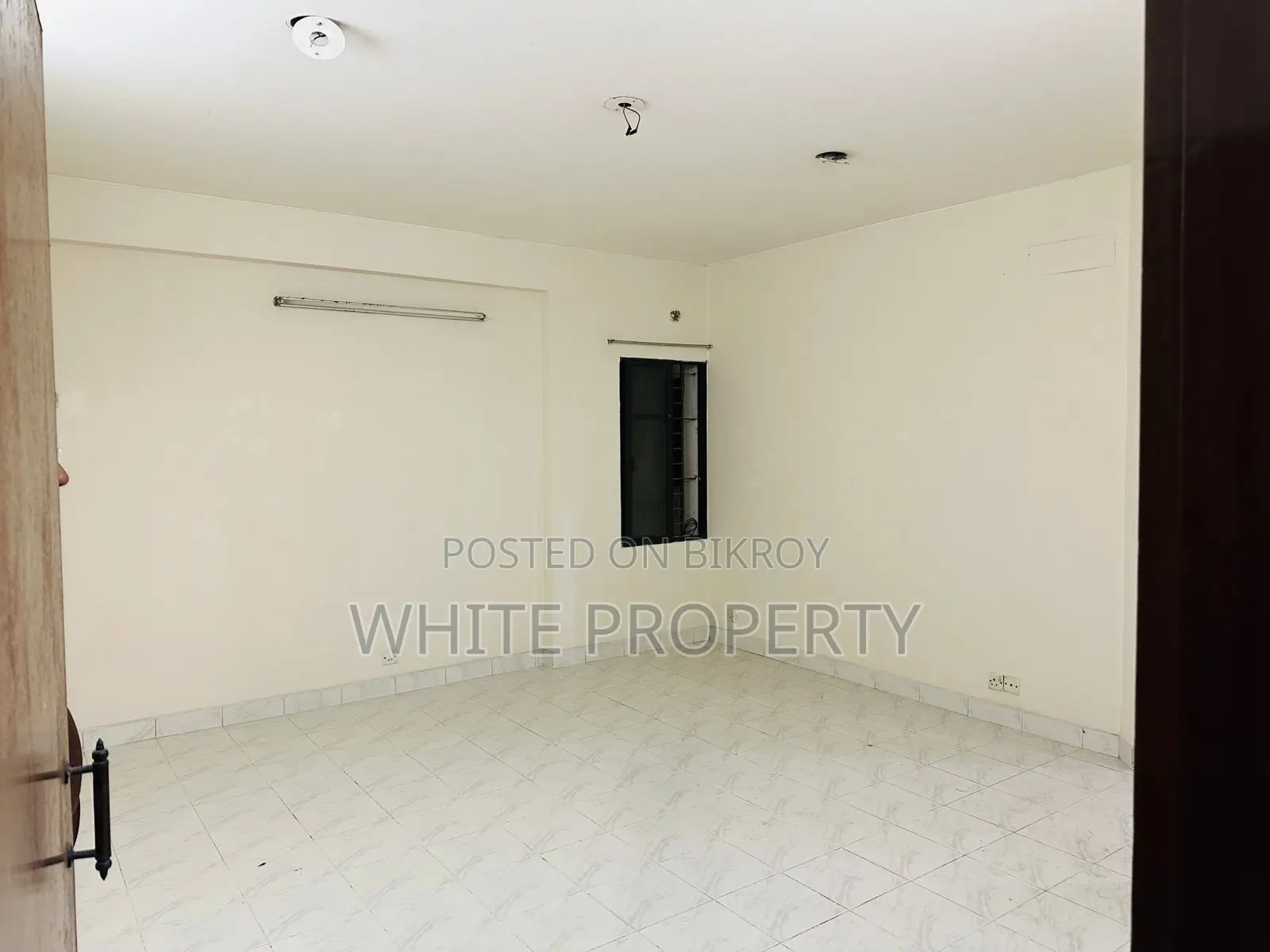 Used Apartment Sale at Dhanmoni 8A Near keyari Palaza in Dhanmondi