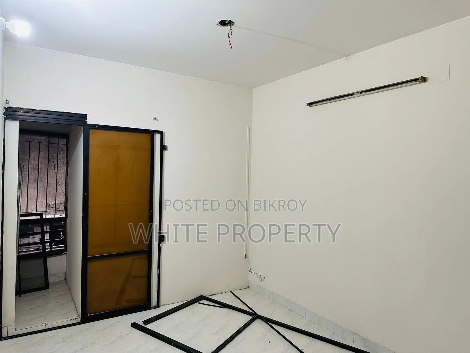 Used Apartment Sale at Dhanmoni 8A Near keyari Palaza in Dhanmondi