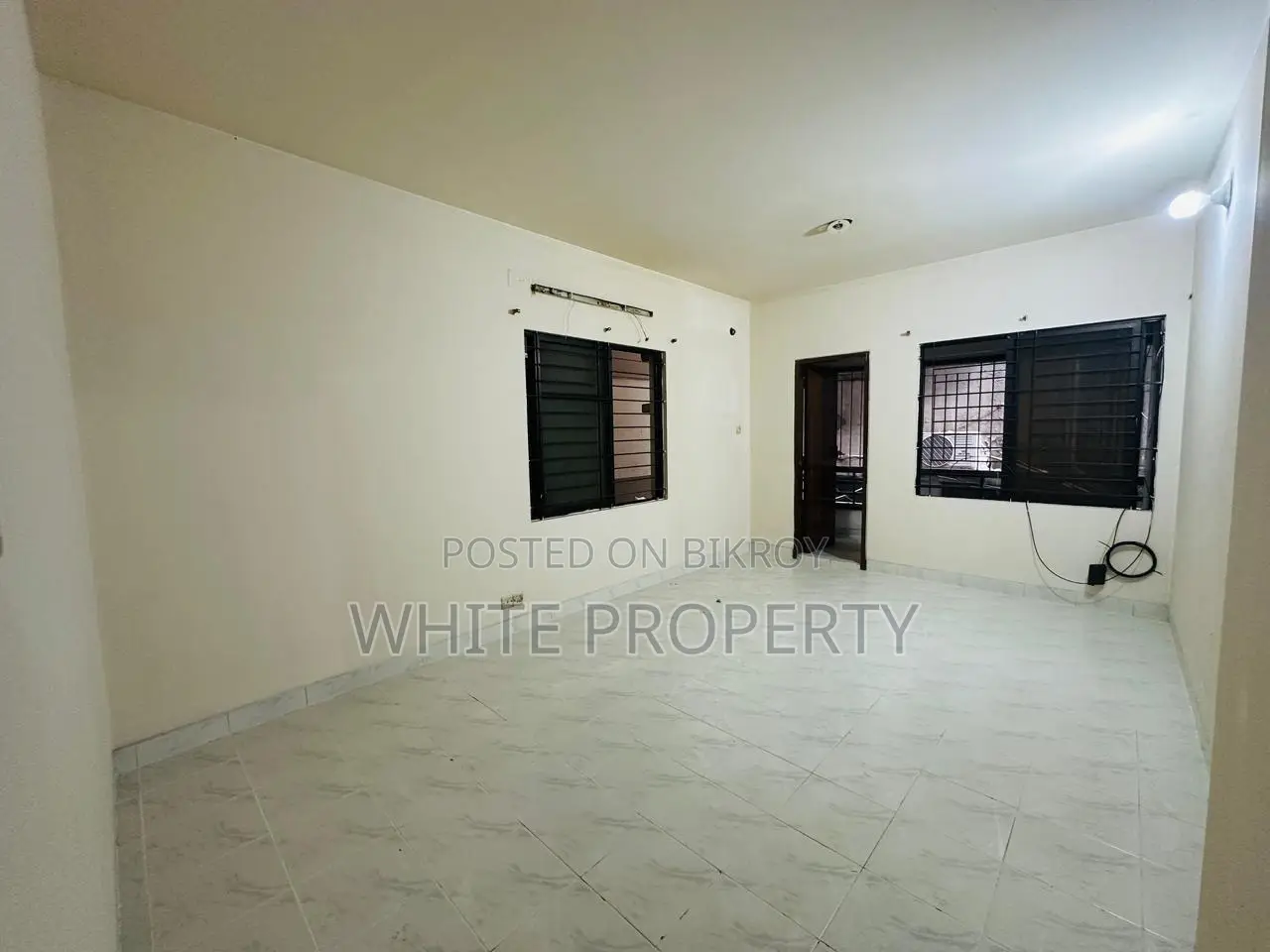 Used Apartment Sale at Dhanmoni 8A Near keyari Palaza in Dhanmondi