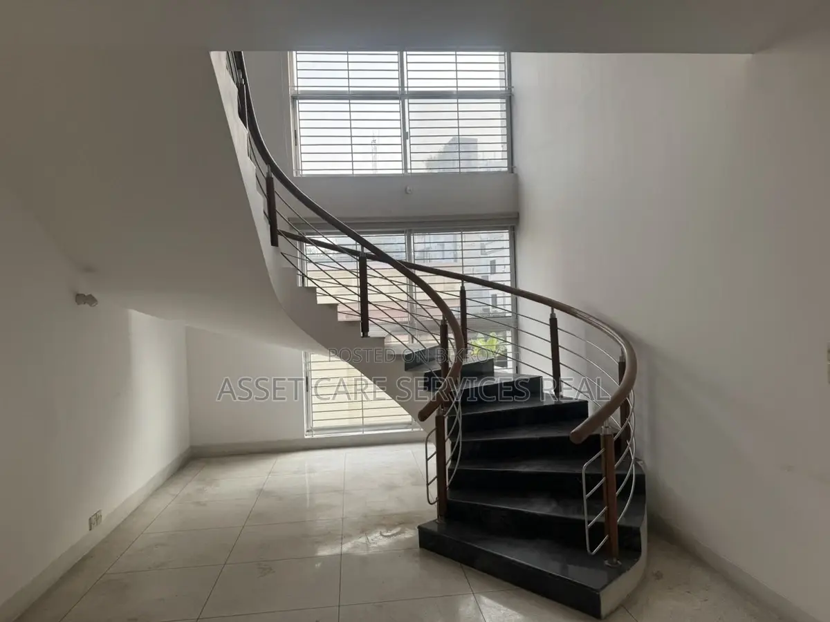 Excellent Duplex Apartment Rent in Diplomatic area North Gulshan-2 in Gulshan
