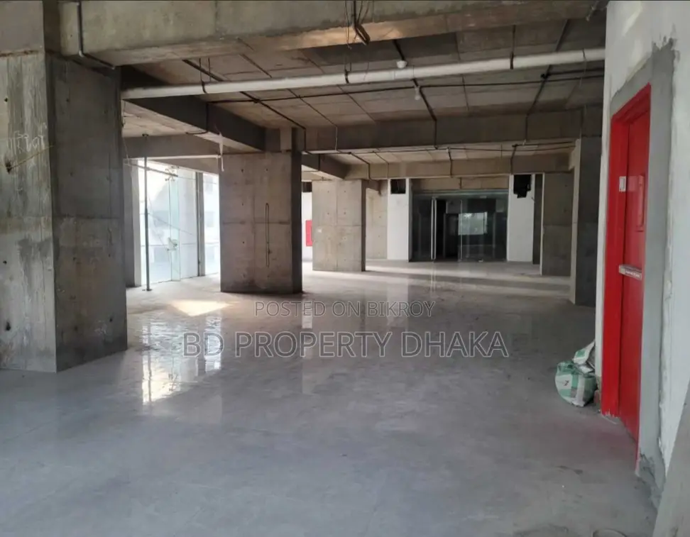 Rent a 4000 Sqft Open Commercial Space on Gulshan Avenue in Gulshan
