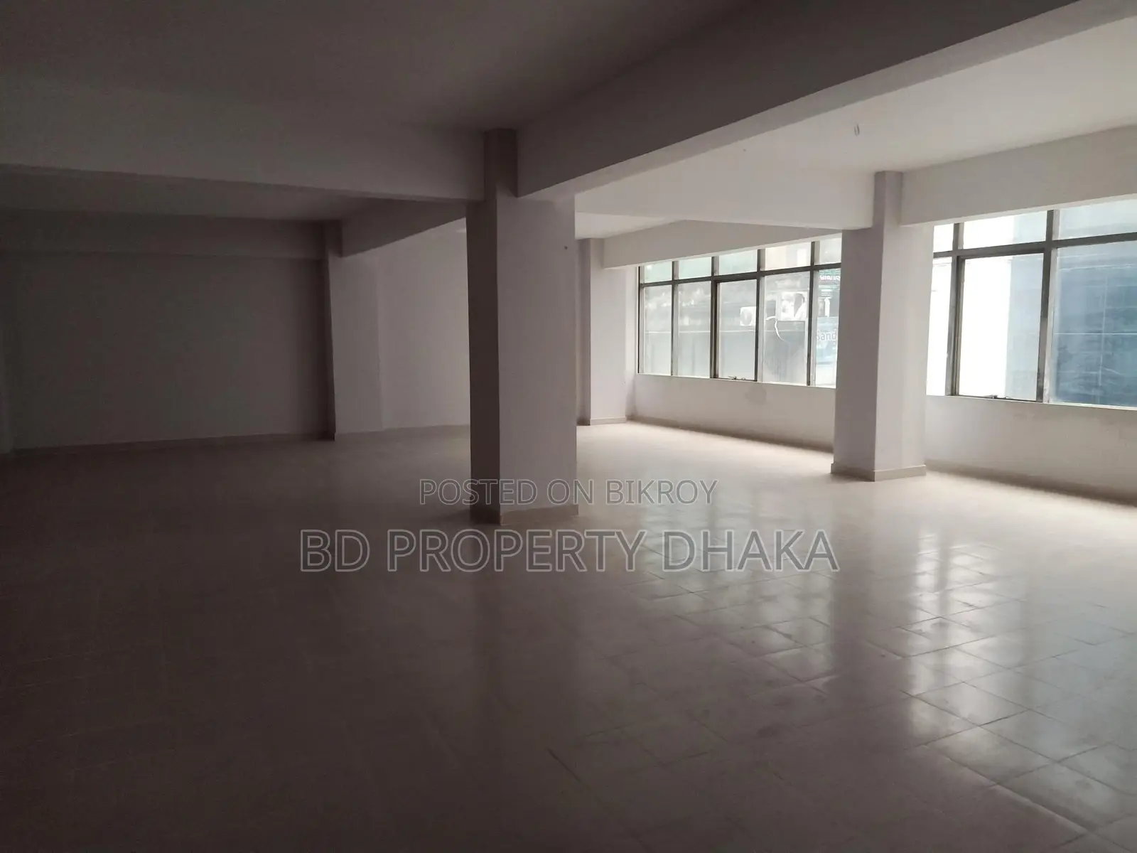 2600 Sqft 1st Floor Shop Showroom Rent In Banani in Banani