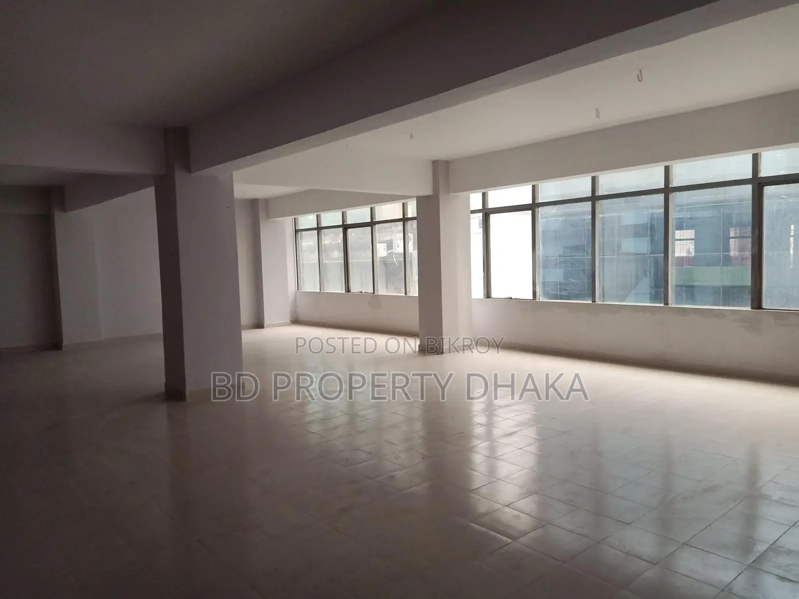2600 Sqft 1st Floor Shop Showroom Rent In Banani in Banani