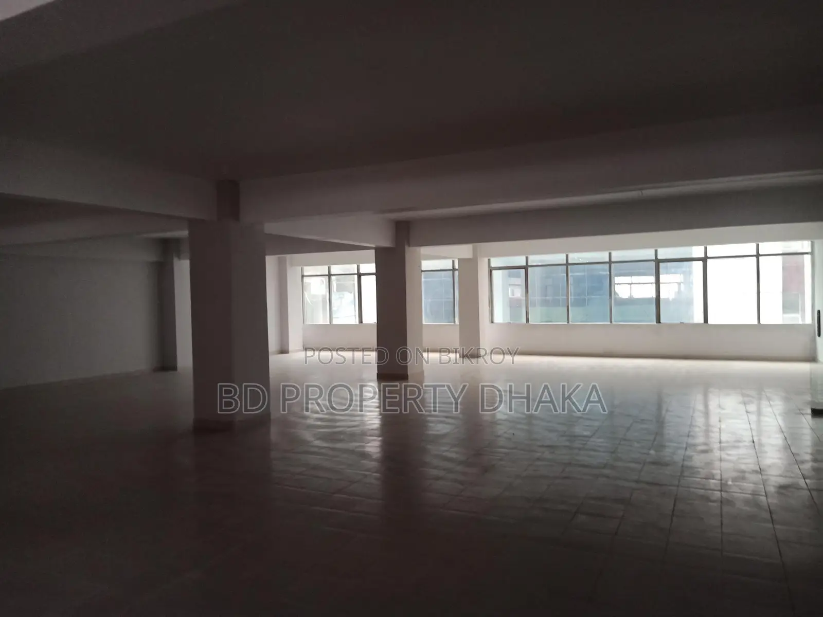 2600 Sqft 1st Floor Shop Showroom Rent In Banani in Banani