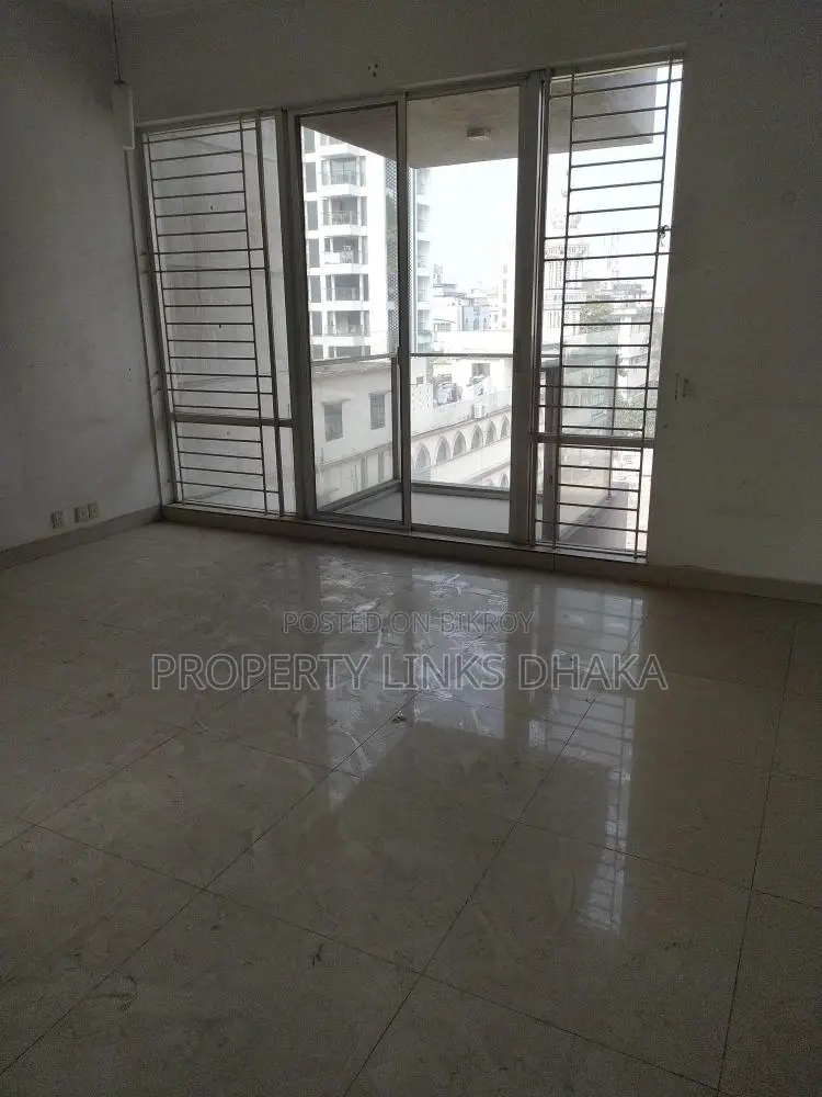 Unfurnished flat for Rent in Gulshan in Gulshan