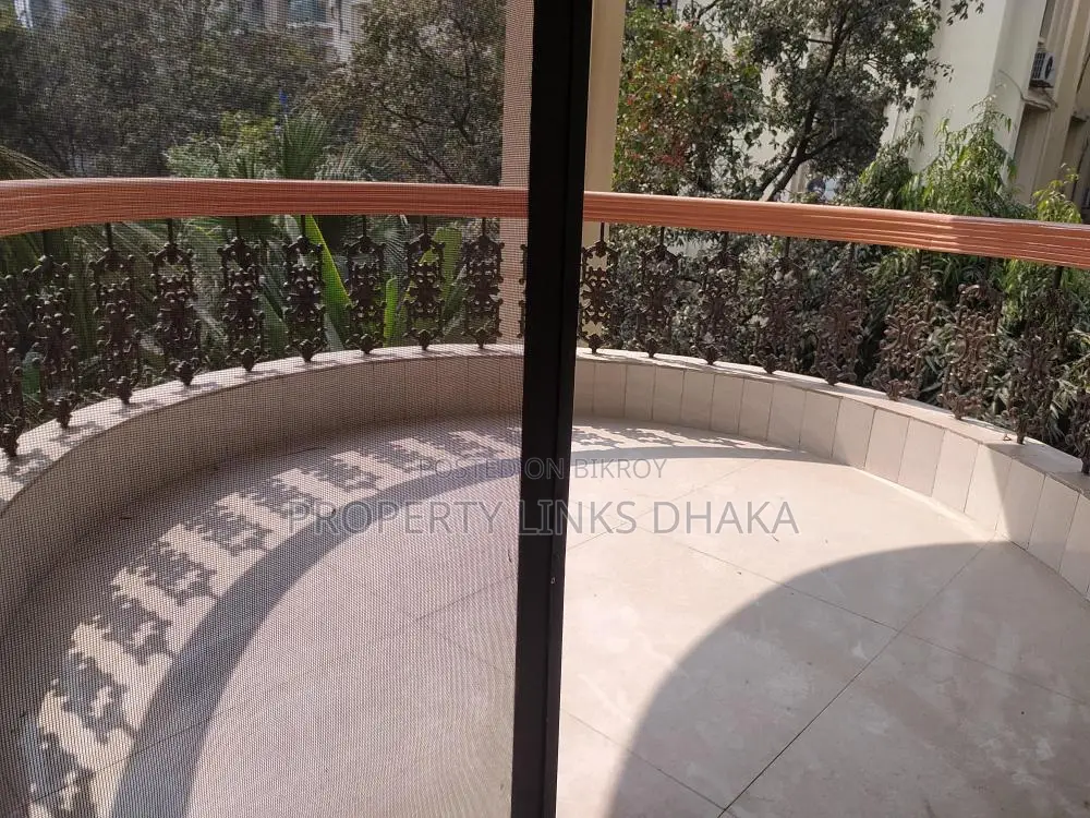 Unfurnished flat for Rent in Gulshan in Gulshan