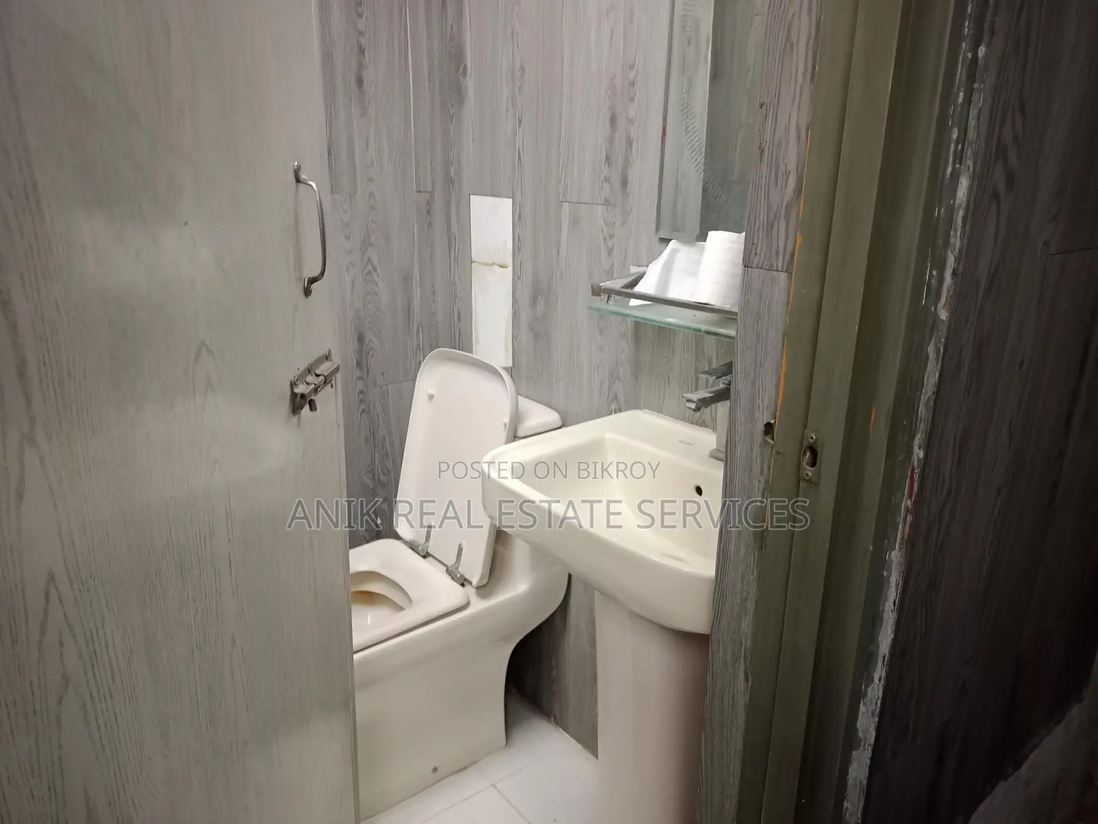 Commarcial 2200 Sft Full Farni Flat Rent At Gulshan 2 in Gulshan