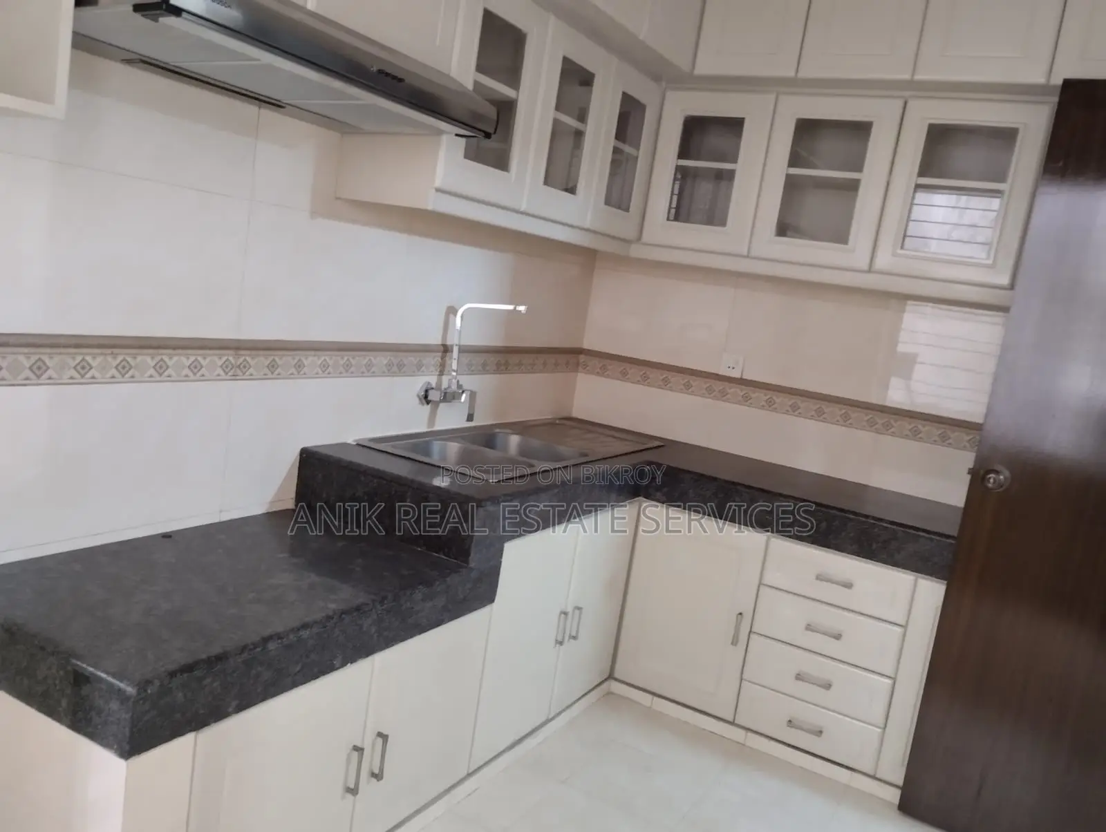 Good Quality 3 Bedroom Unfurnished Flat Rent At Banani in Banani