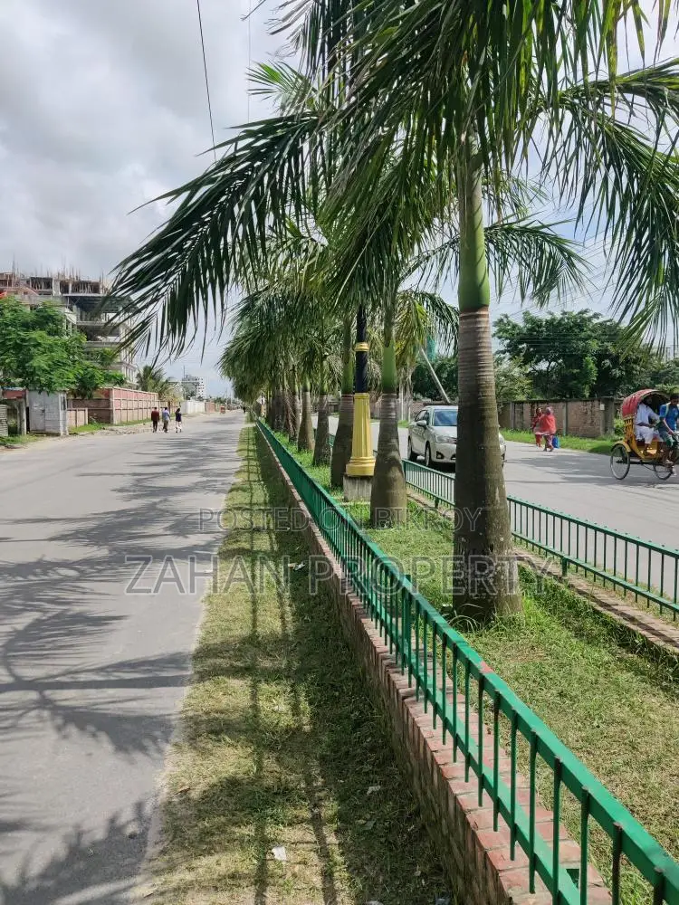 BASHUNDHARA Block 08 South North Plot for Sale in Basundhara