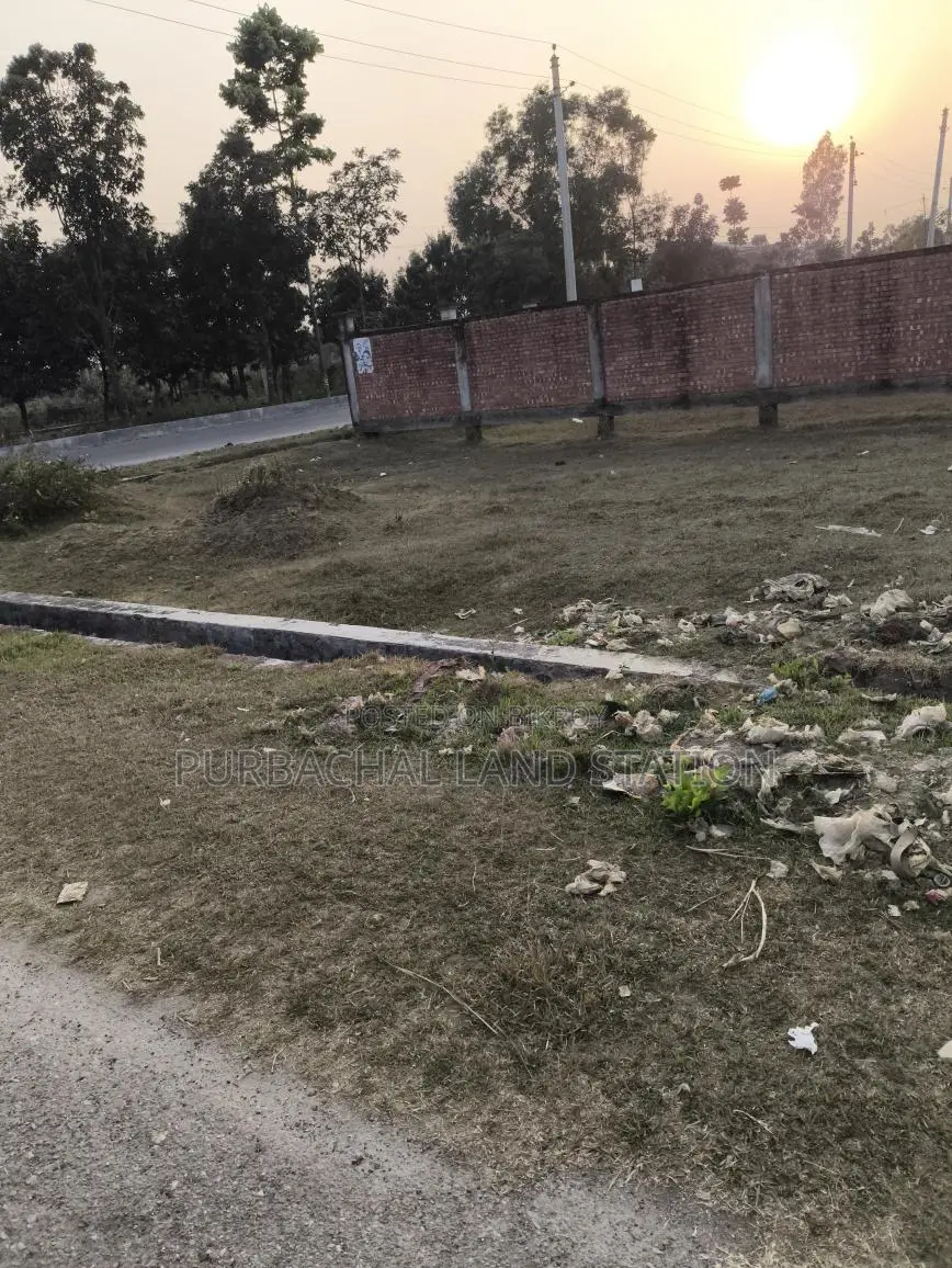 Sector: 28, South-facing 3 Katha plot for urgent sale. Rajuk Purbachal. in Purbachal