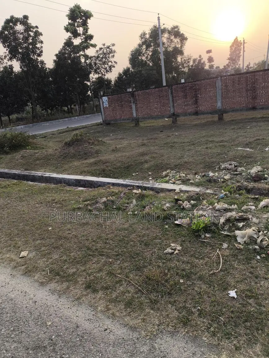 Sector: 28, South-facing 3 Katha plot for urgent sale. Rajuk Purbachal. in Purbachal