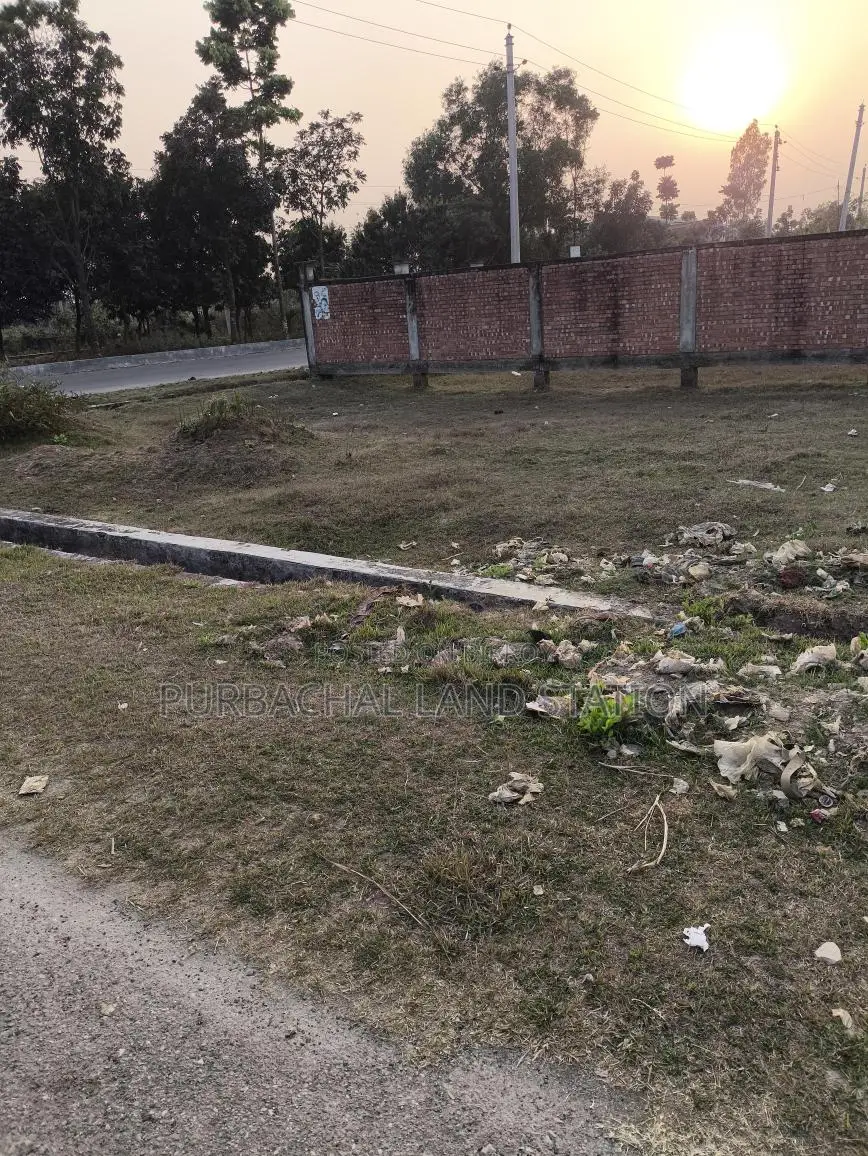 Sector: 28, South-facing 3 Katha plot for urgent sale. Rajuk Purbachal. in Purbachal