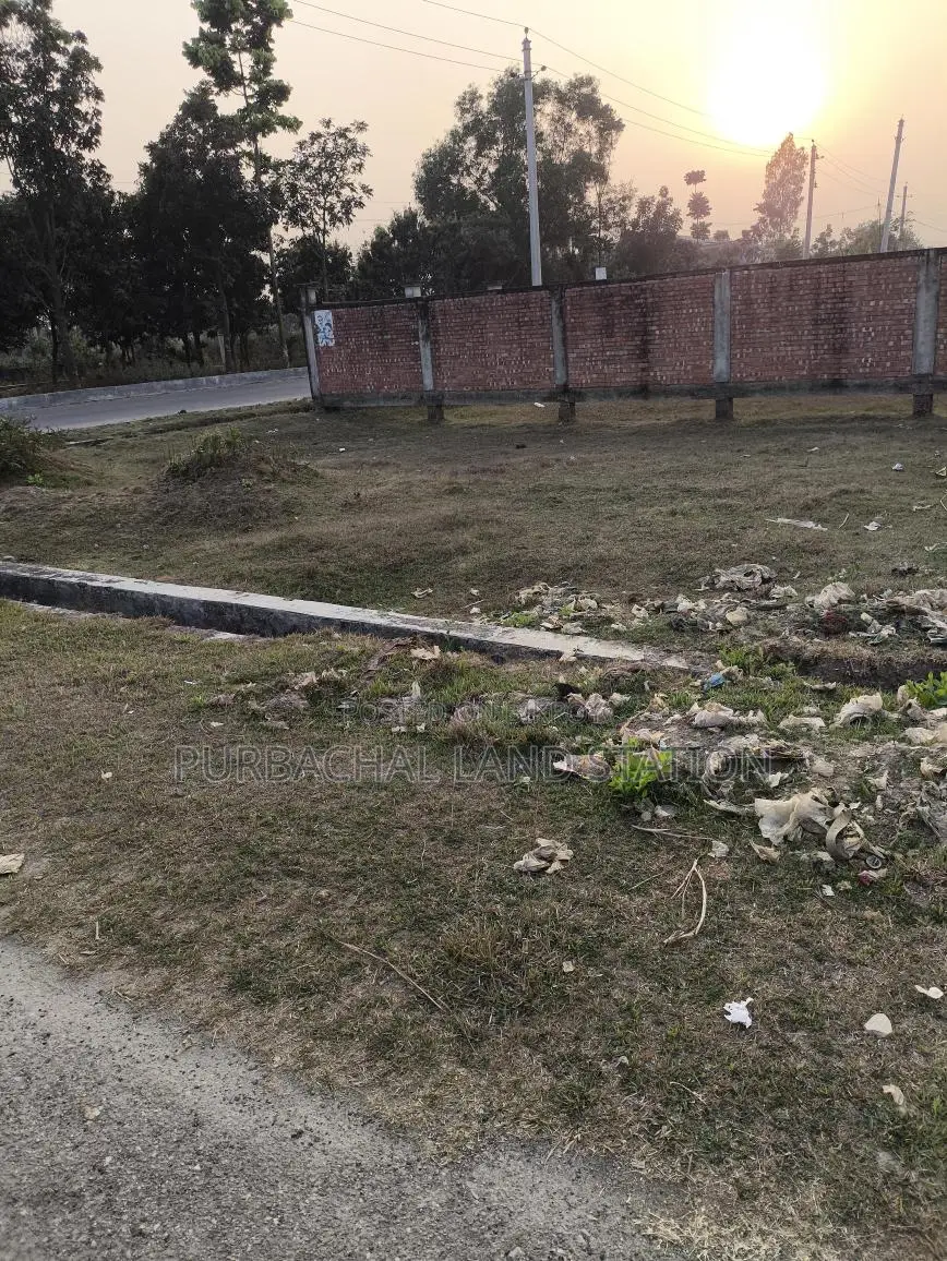Sector: 28, South-facing 3 Katha plot for urgent sale. Rajuk Purbachal. in Purbachal