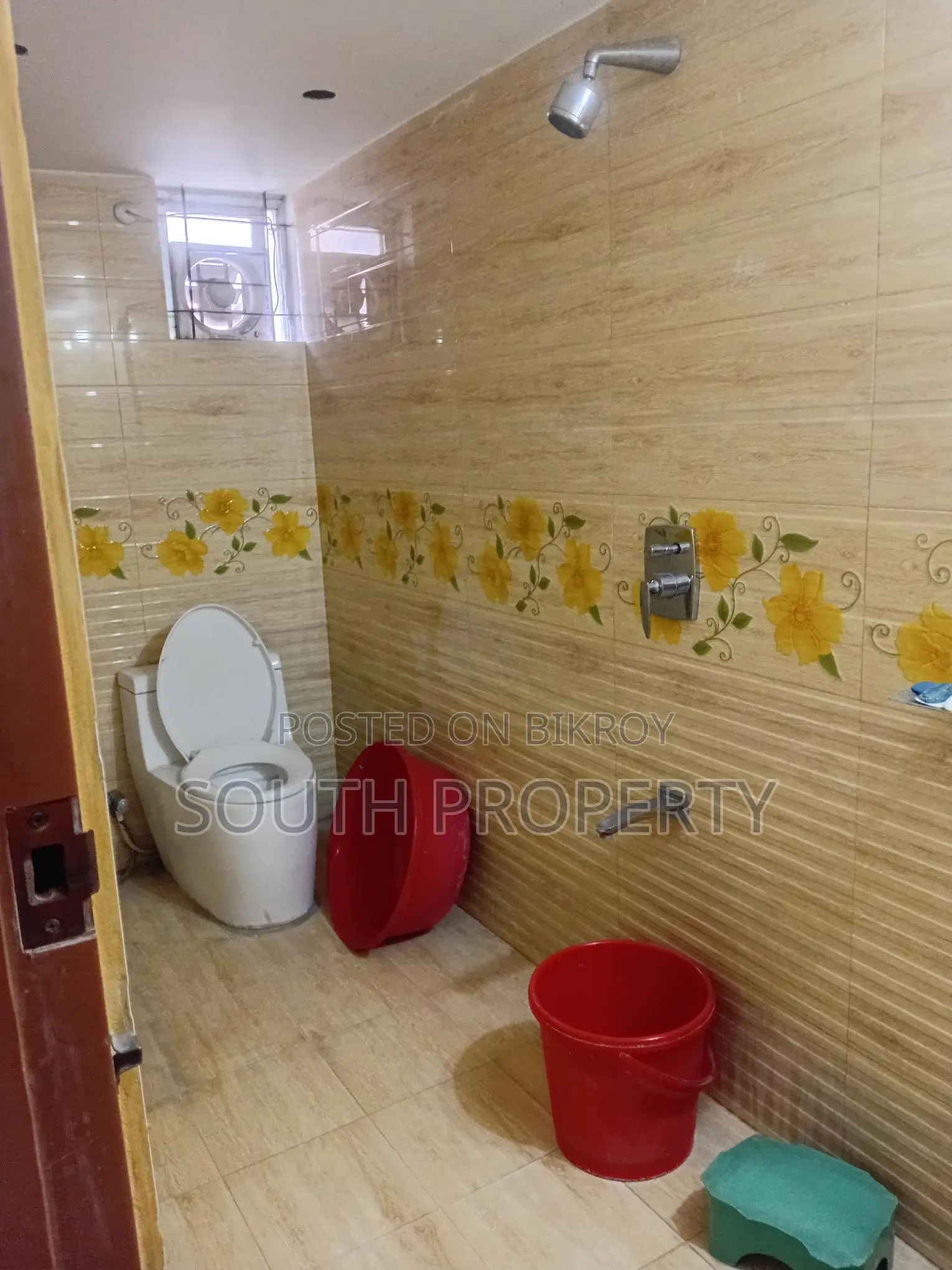Ready-to-use 1200 sq. ft. flat for sale in Malibagh, Dhaka in Malibag