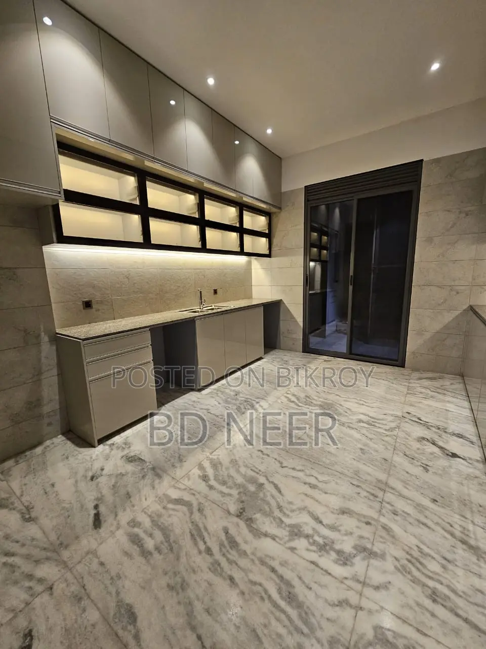 Luxury Ready Furnished Office 5800 SqFt For Rent in Gulshan Avenue in Gulshan