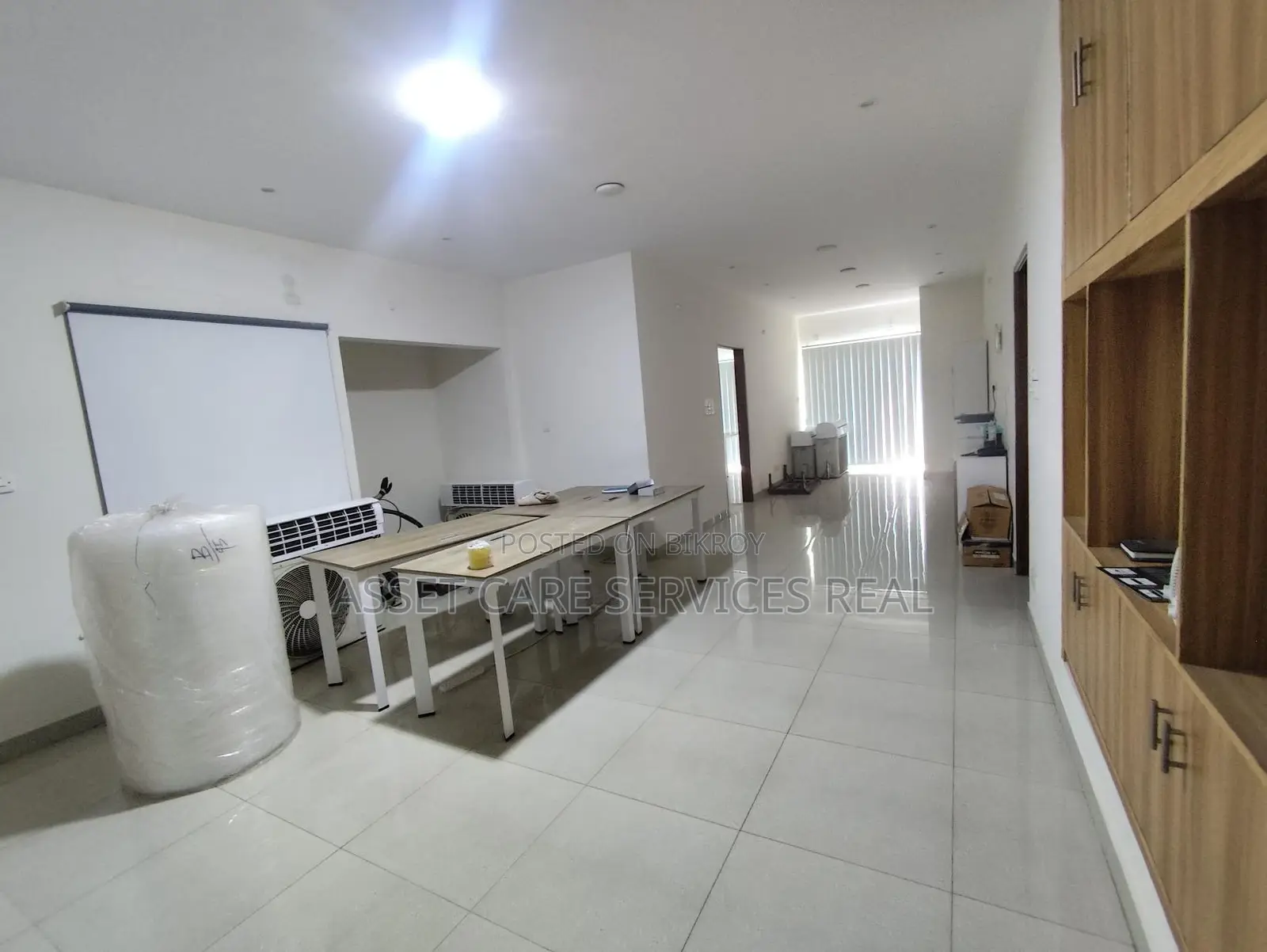 2100-Sqft Lake View Office Space Rent In Gulshan-1 in Gulshan