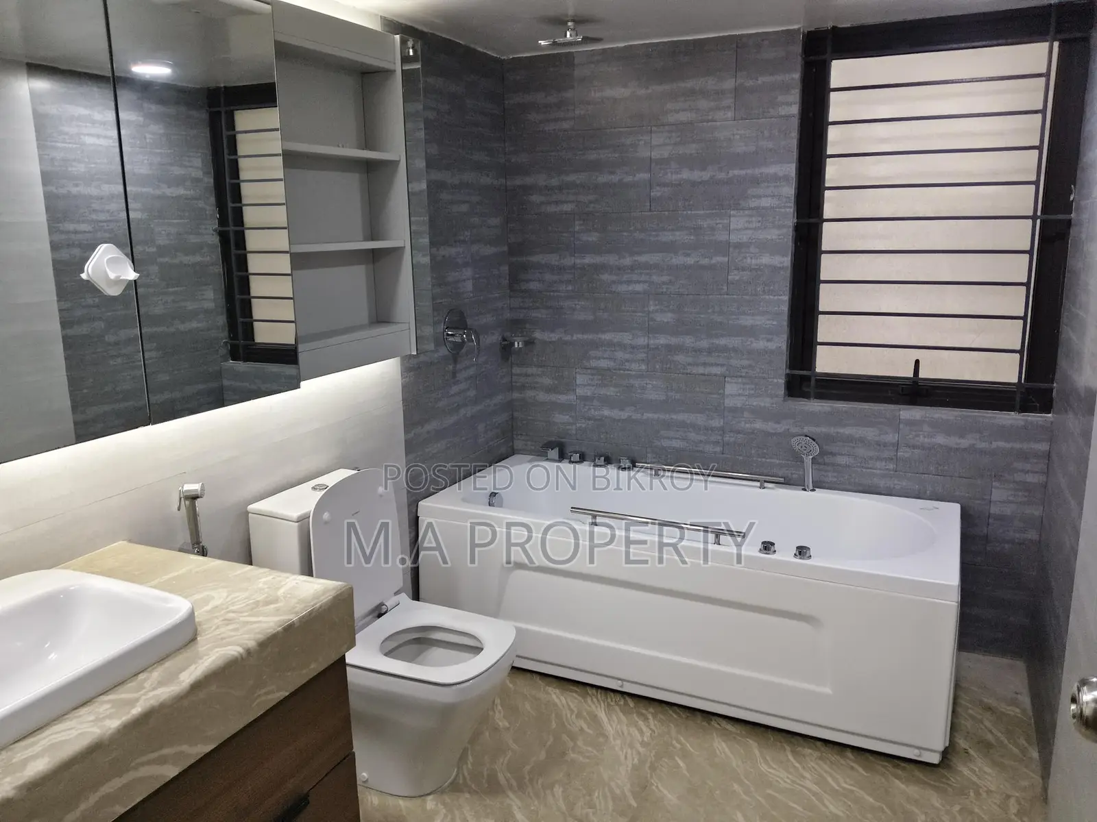 Rent Apartment 4-Bedroom 2 Carpark Gulshan in Gulshan