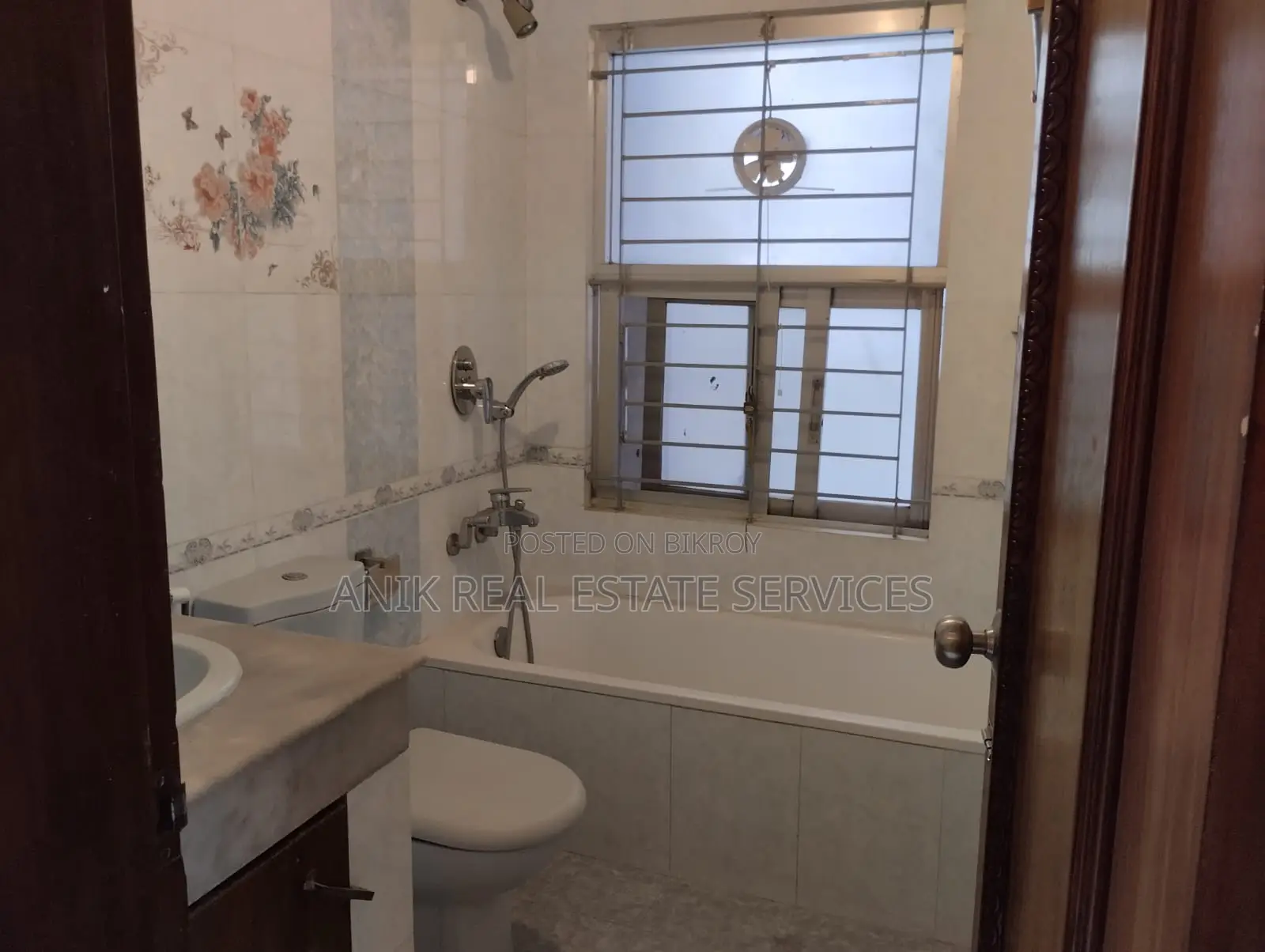 Good Quality 4000 Sft Un Farnised Flat Rent At Gulshan North in Gulshan