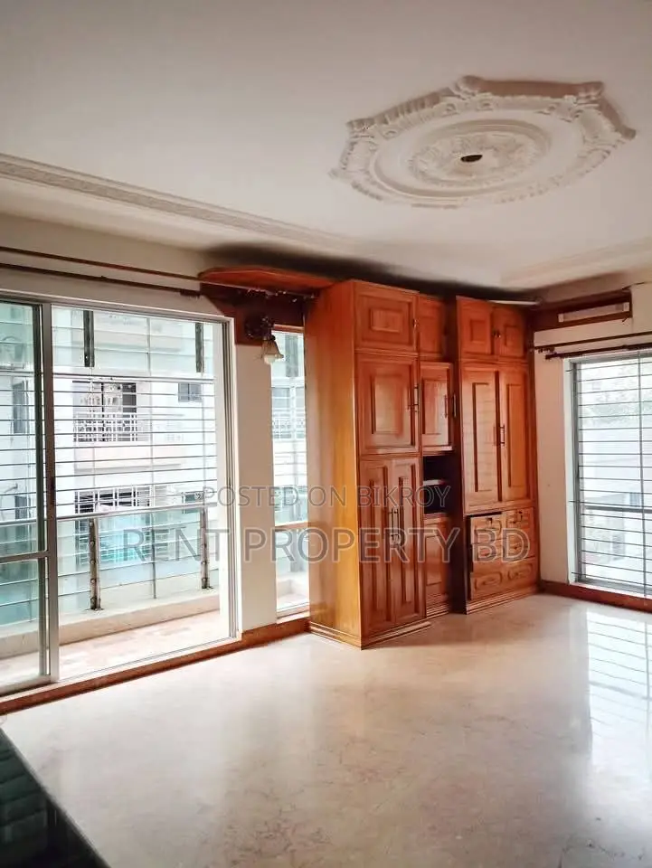2200 sft 3-bedroom nice apartment for rent in Banani in Banani