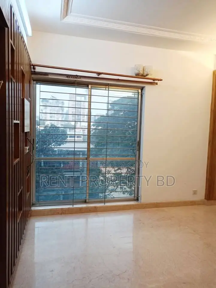 2200 sft 3-bedroom nice apartment for rent in Banani in Banani