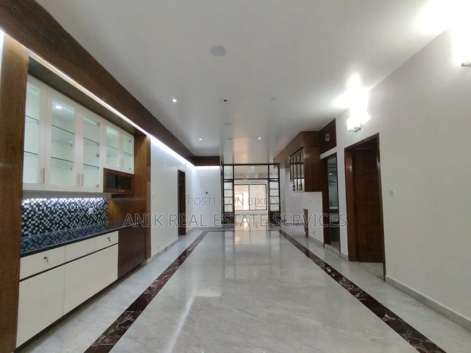 Good Quality 3200 Sft Un Farnised Flat Rent At Baridhara in Baridhara