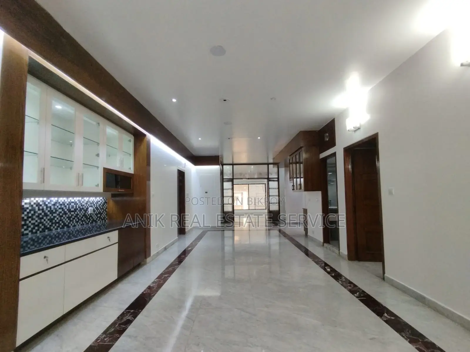 Good Quality 3200 Sft Un Farnised Flat Rent At Baridhara in Baridhara