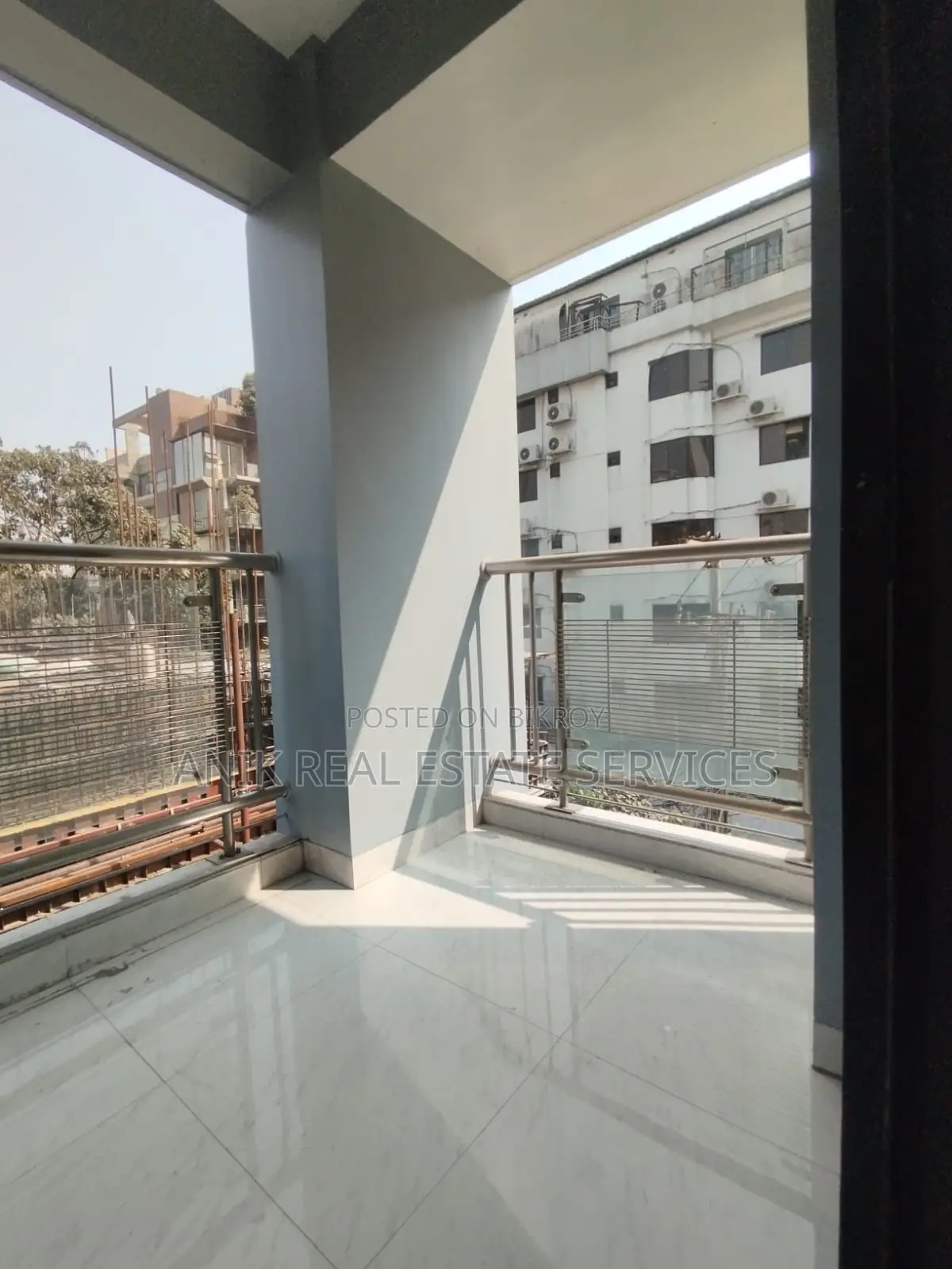 Good Quality 3200 Sft Un Farnised Flat Rent At Baridhara in Baridhara